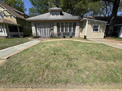 Photo of 1570 E McLemore Ave, Memphis, TN 38106 (MLS # 3543110)