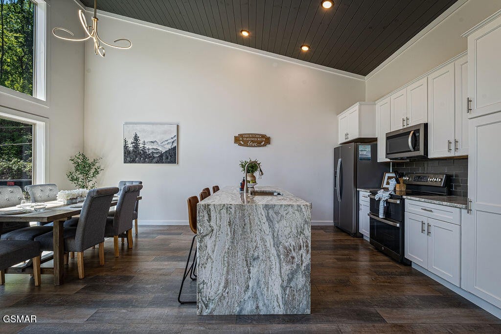 612 Sunset Lane