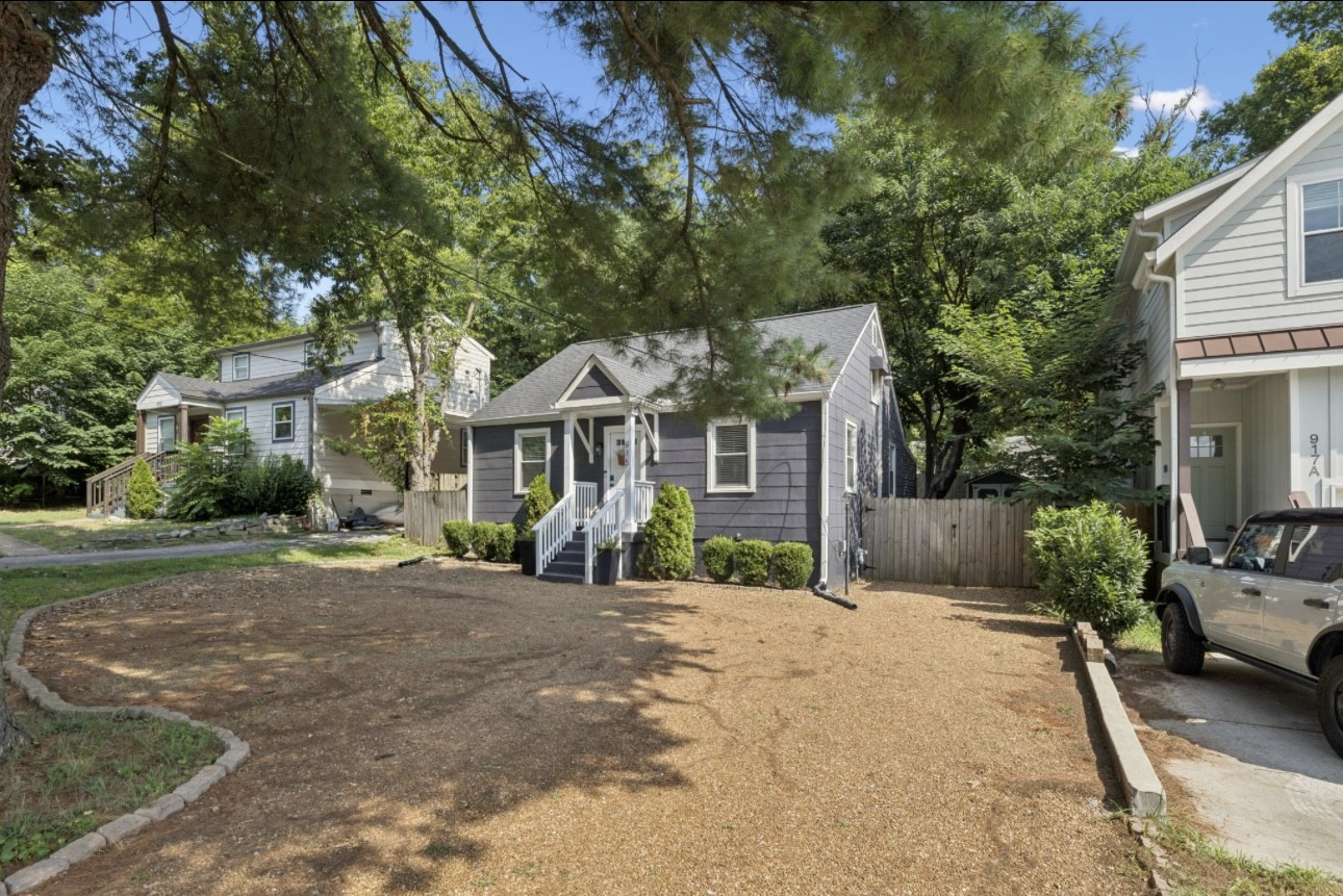 915 West Ave