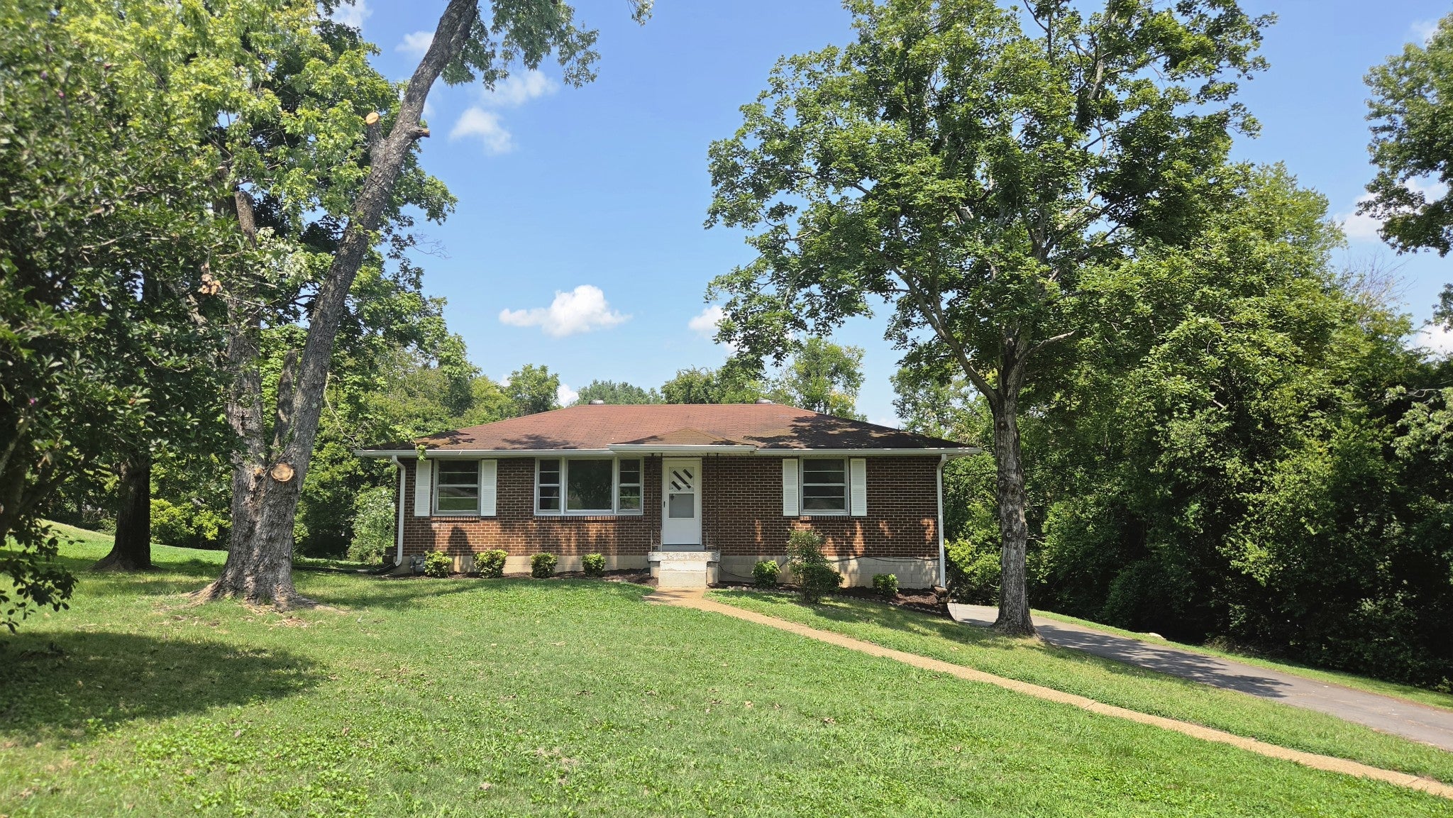 3-bed listing at 1208 Sussex Ct, Nashville