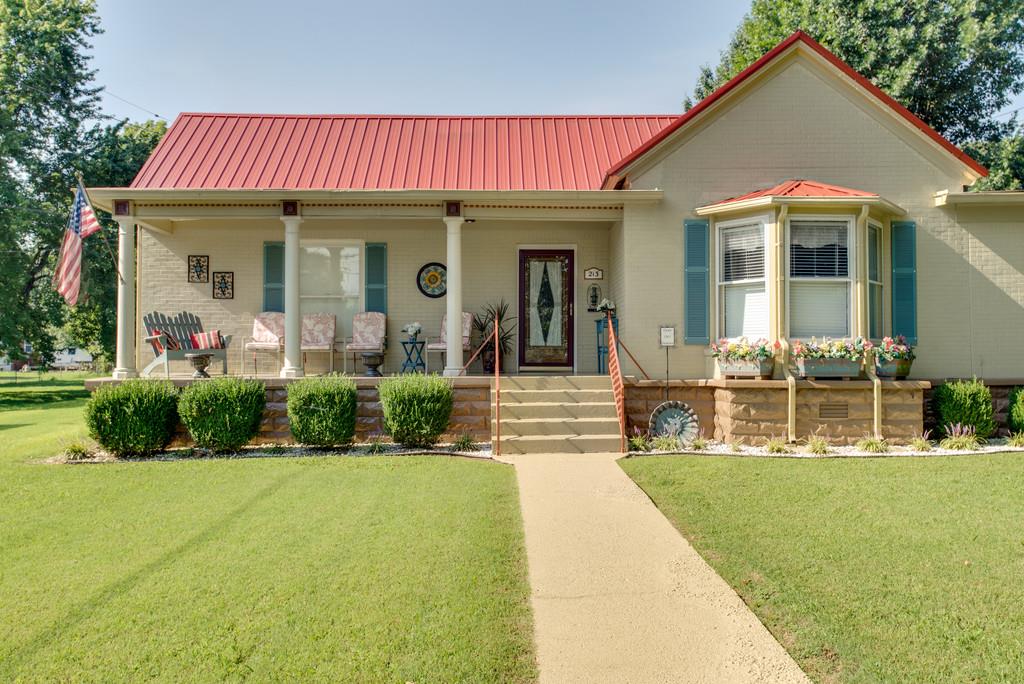 Photo 1 of 30 — 213 Hay Long Ave, Mount Pleasant, TN 38474