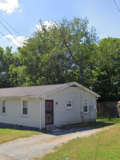 2.0-bed rental at 208 Welworth St