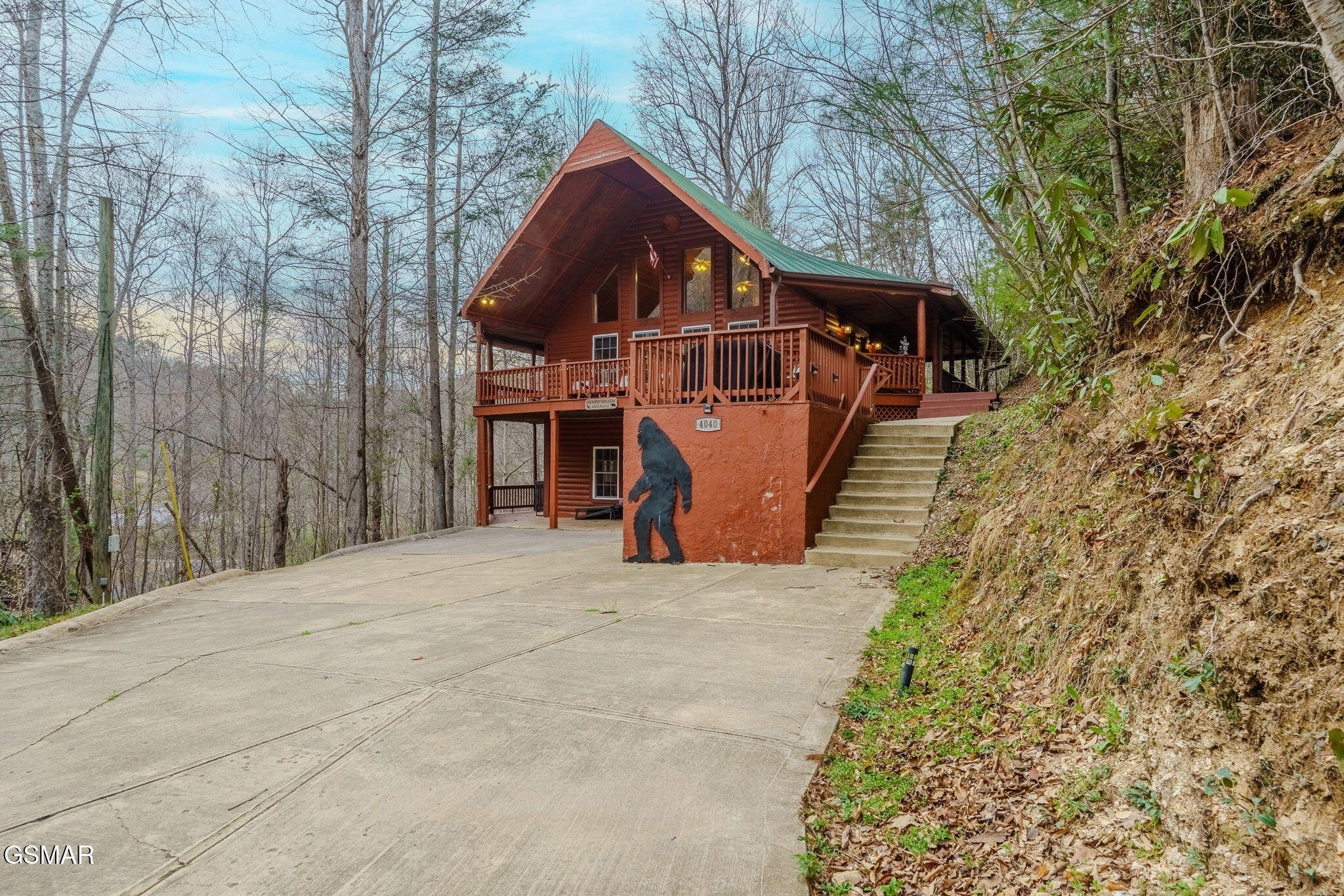 4040 Hickory Hollow Way