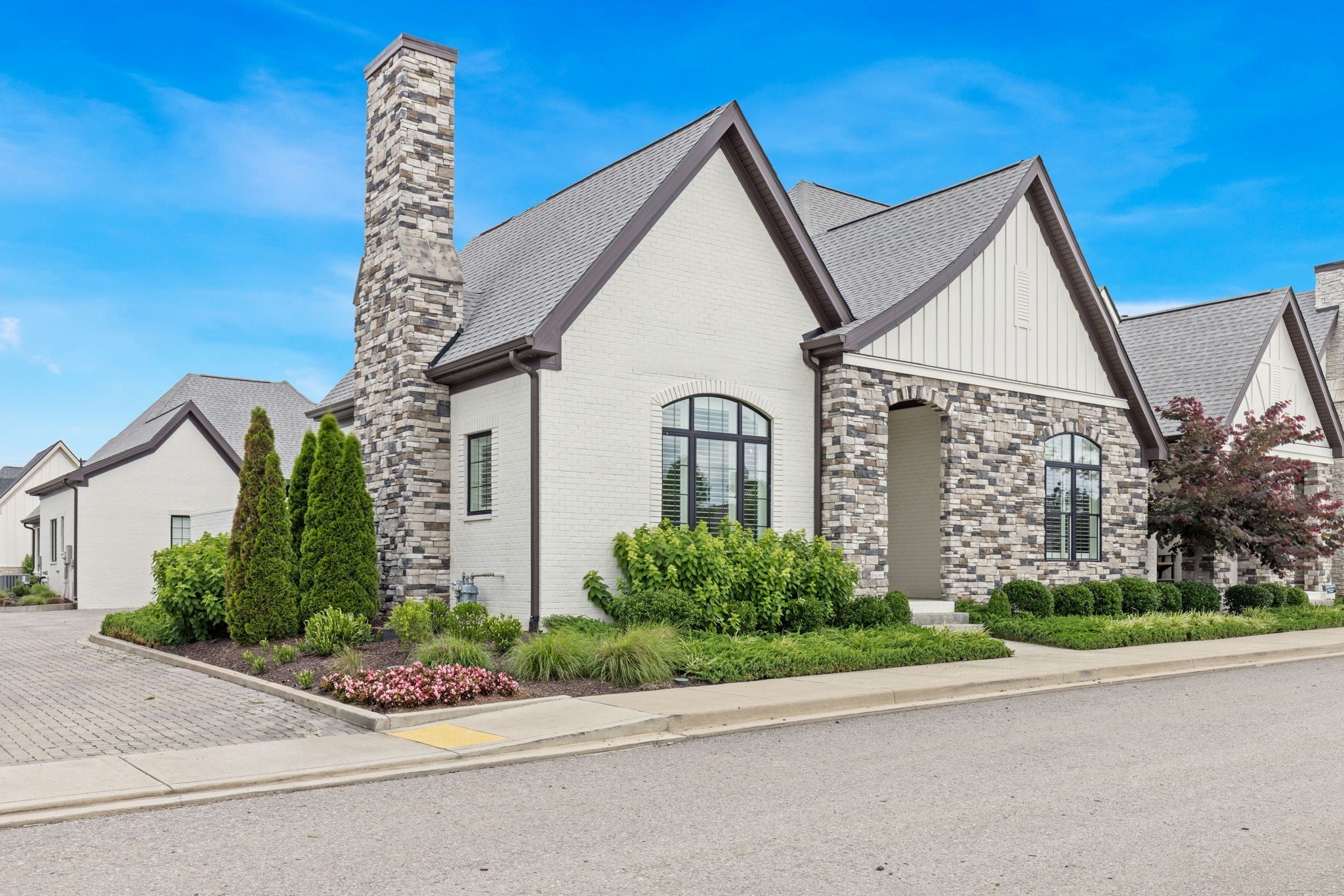 405 Flag Court