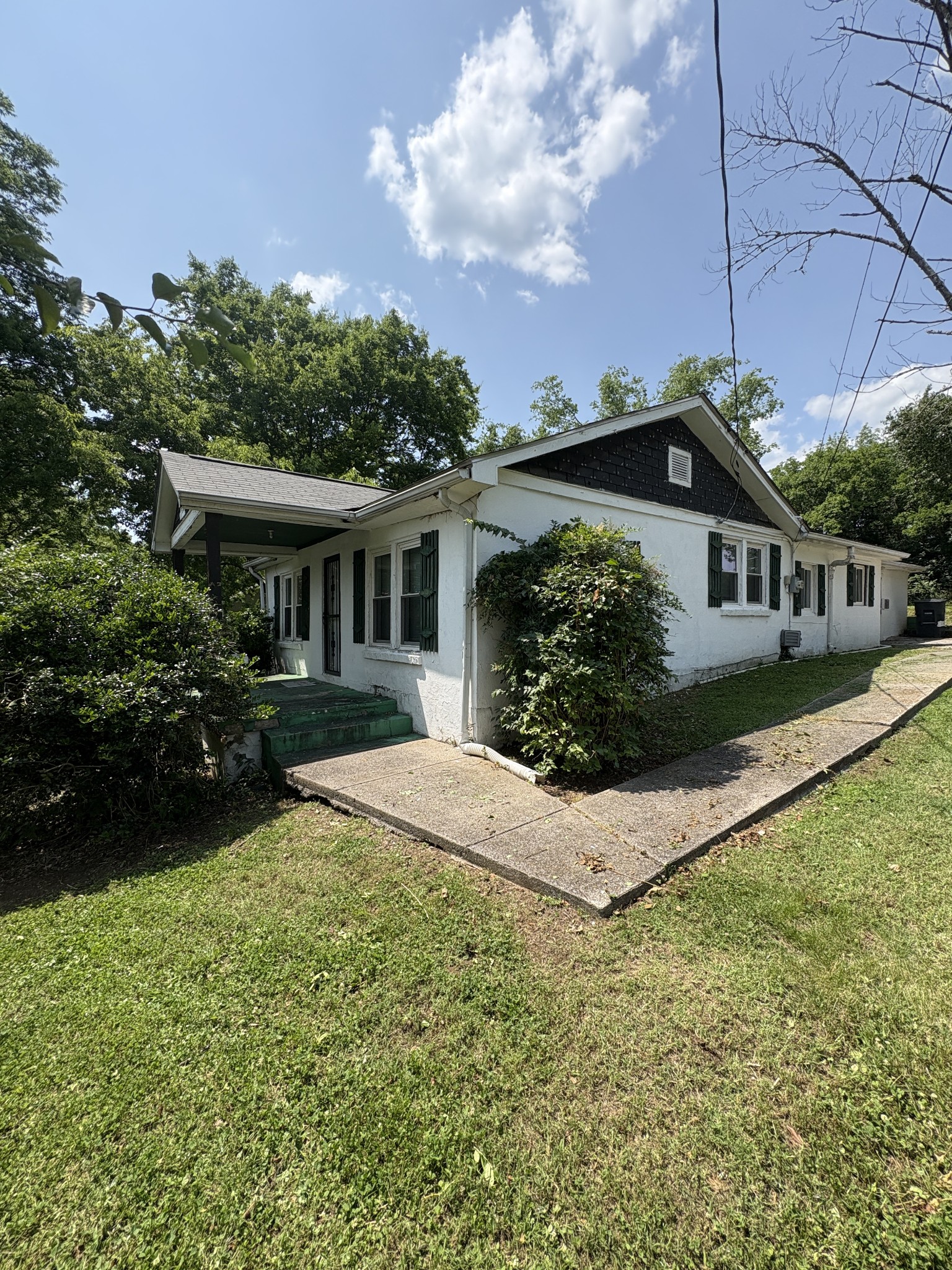 301 Moncrief Ave