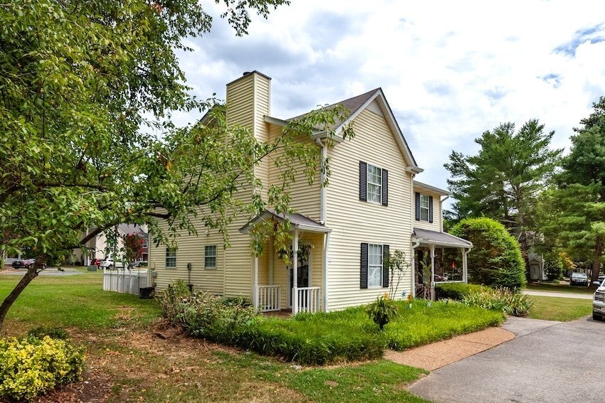 2.0-bed rental at 1244 Carriage Park Dr