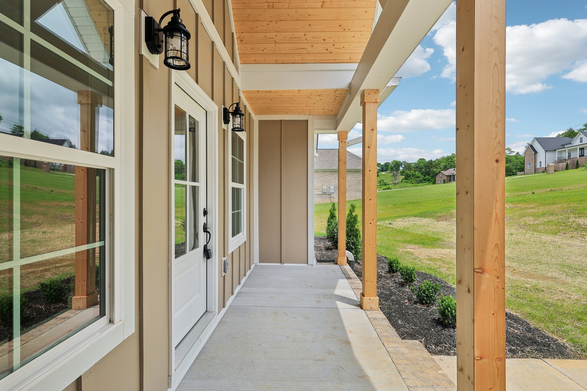 580 Bridle Path