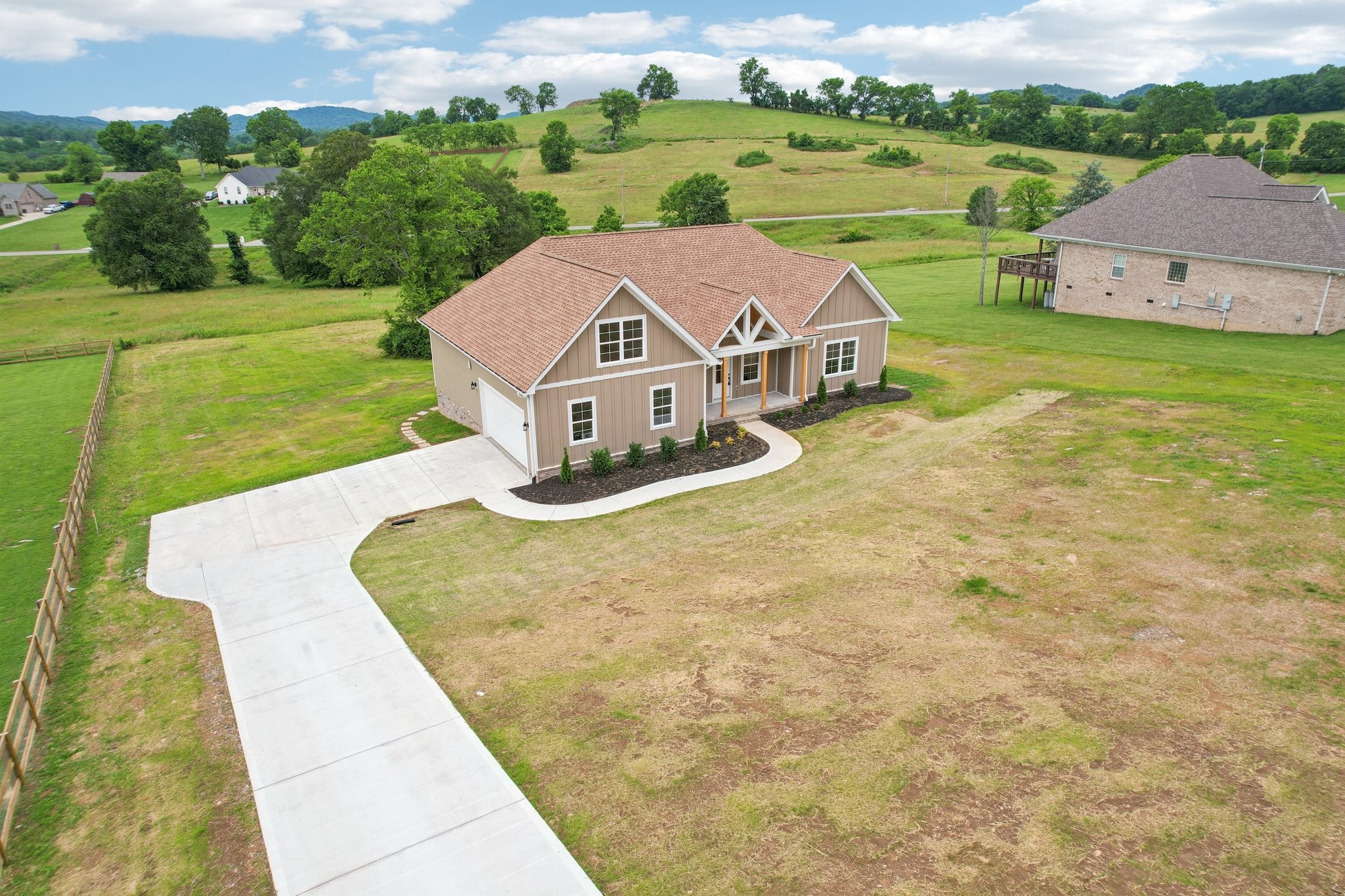 580 Bridle Path
