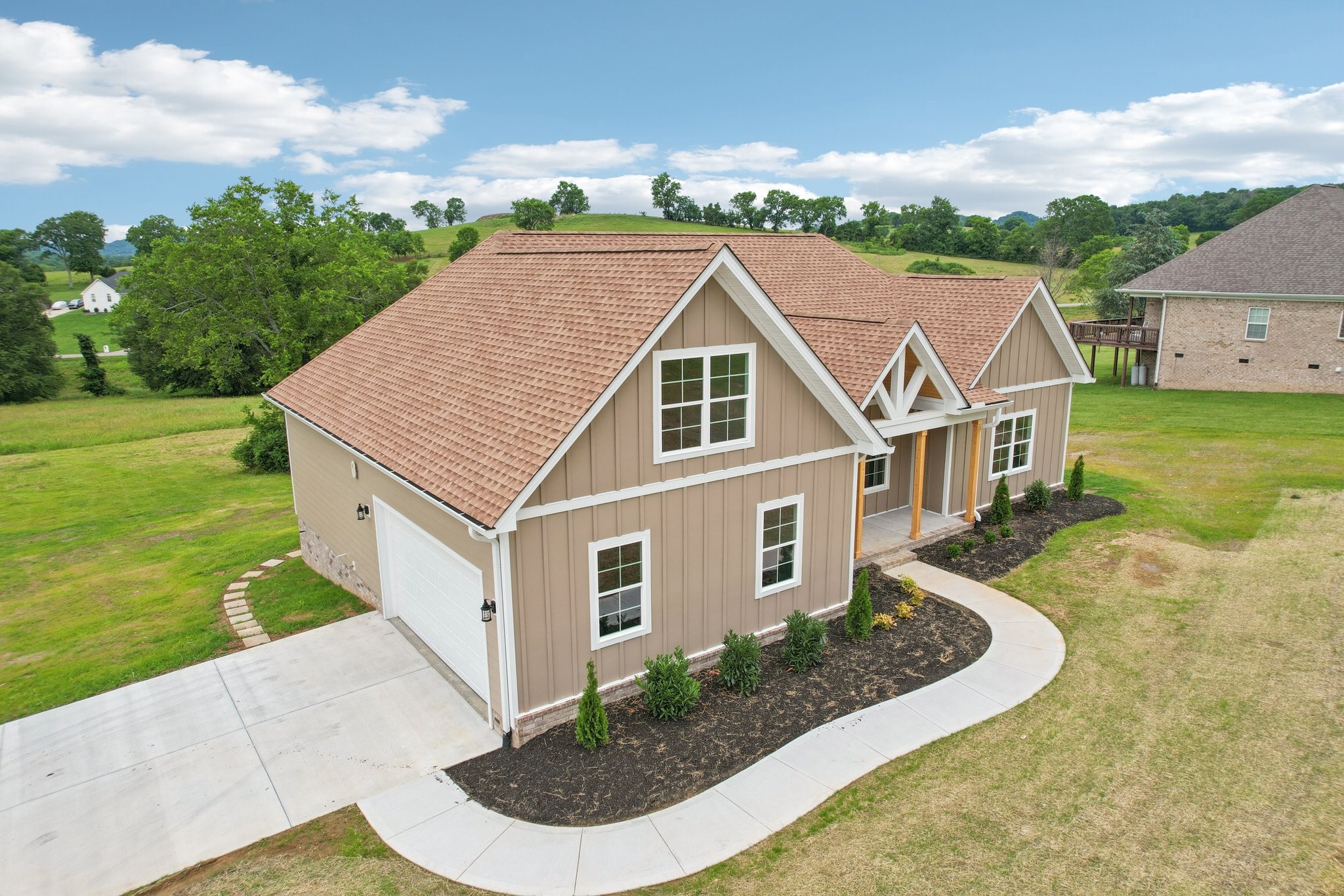 580 Bridle Path