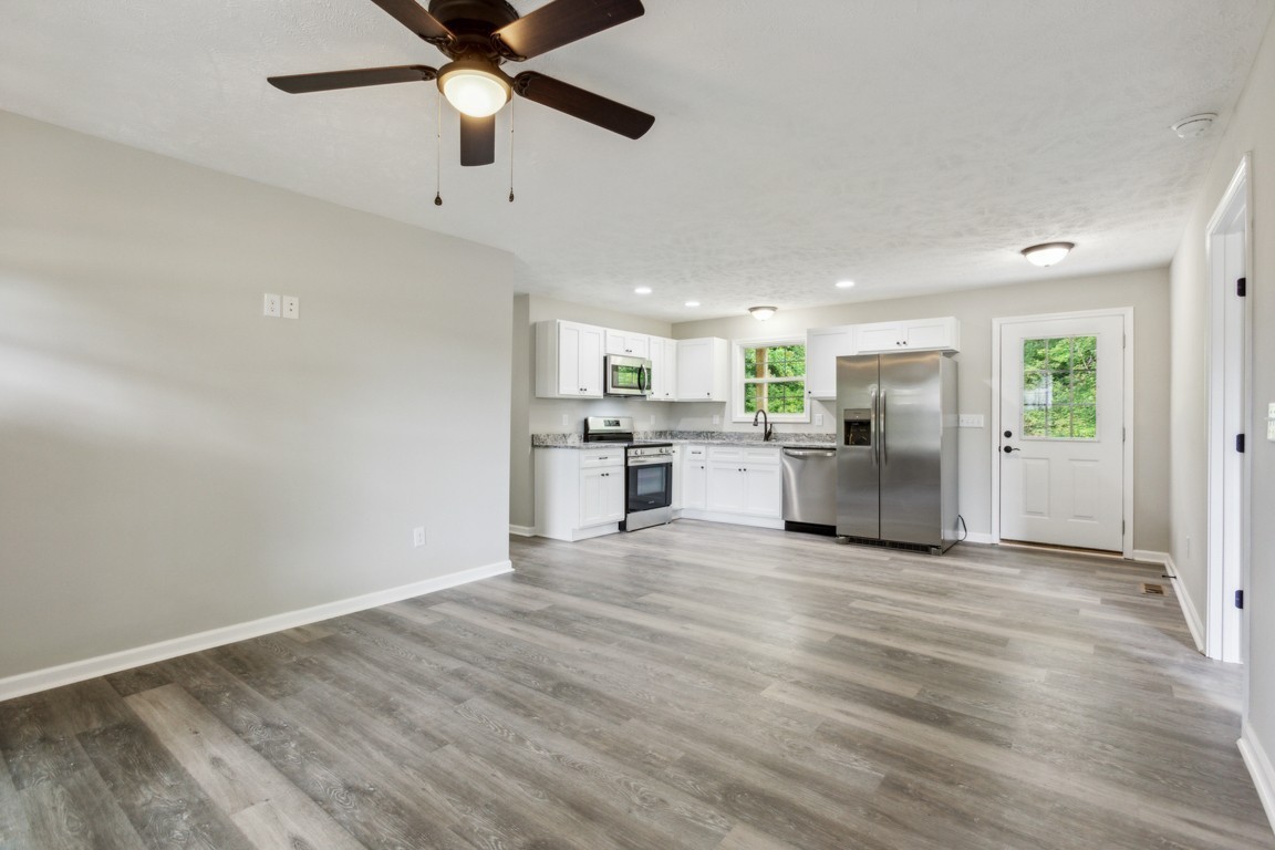 1212 Hollis Ln