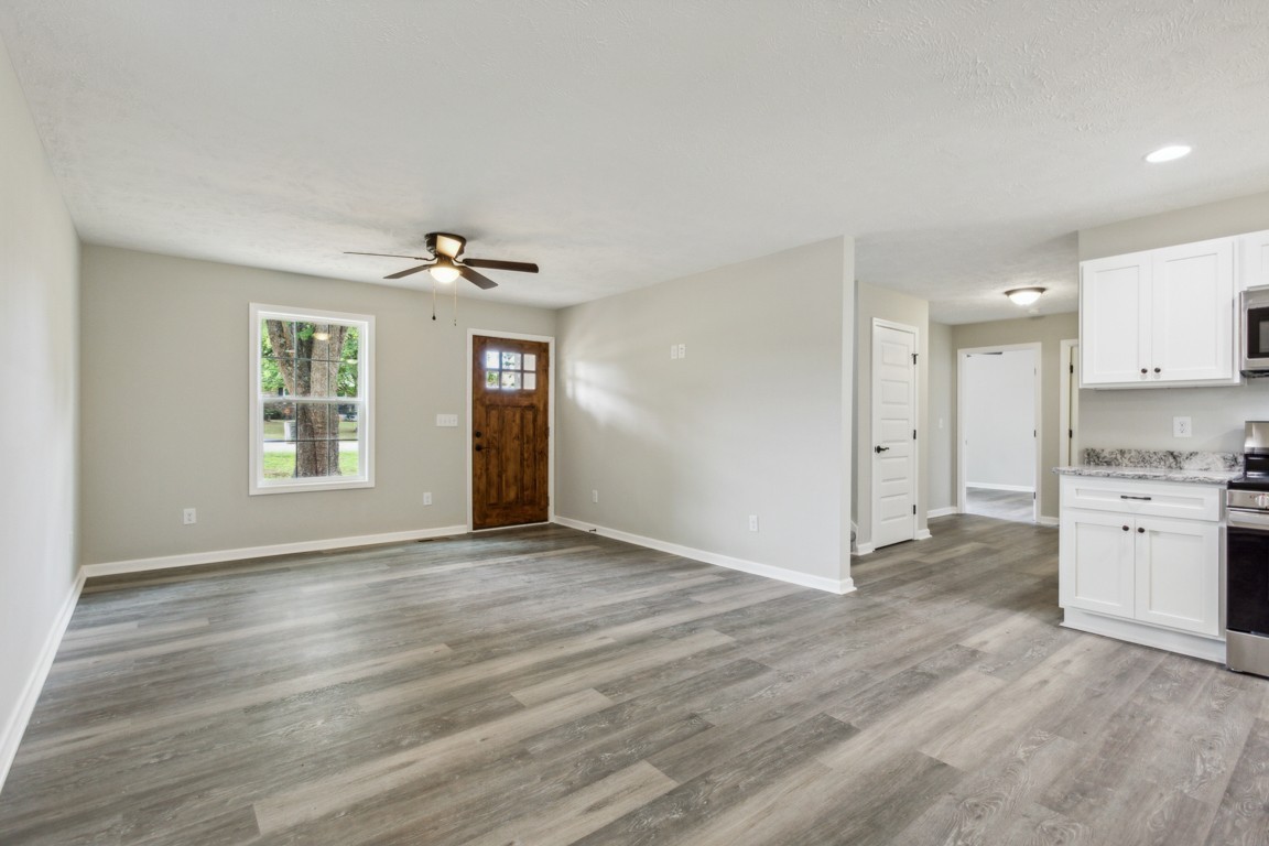 1212 Hollis Ln