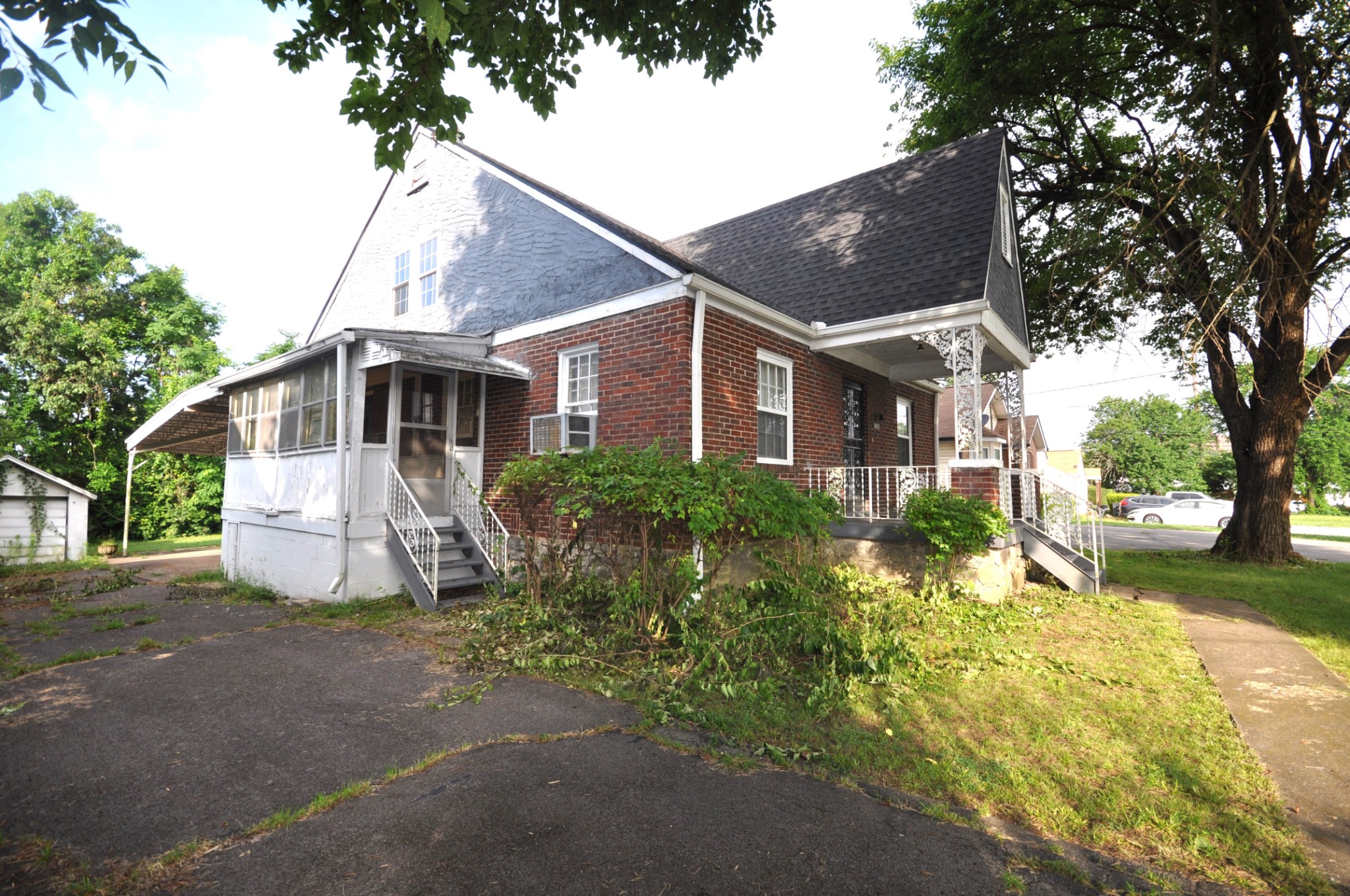 1012 Hart Ln