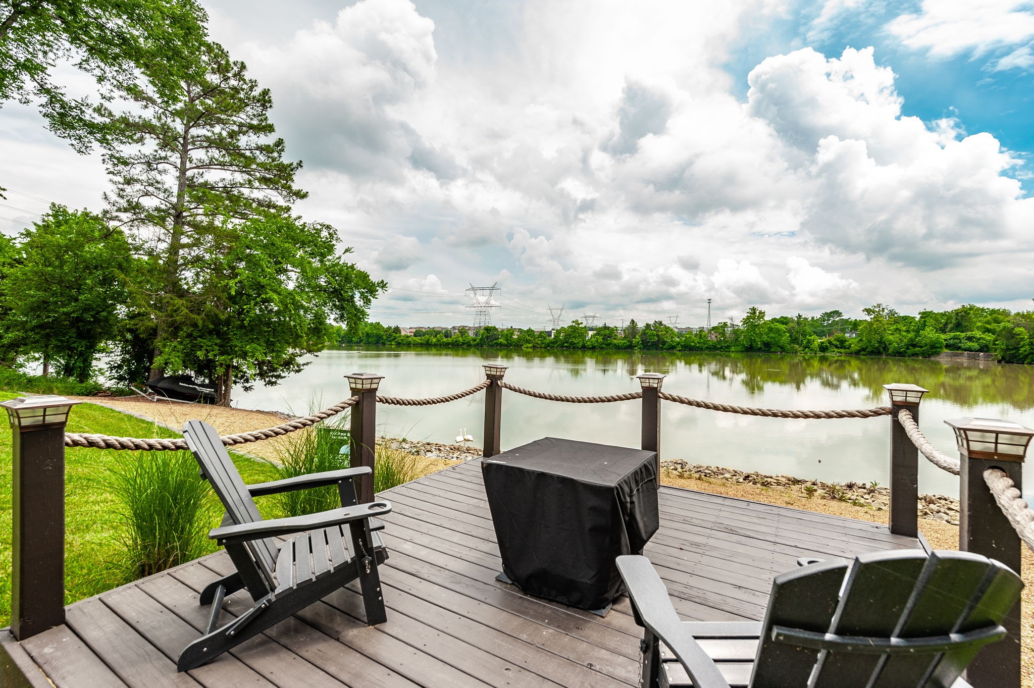 1068 Lakeland Dr