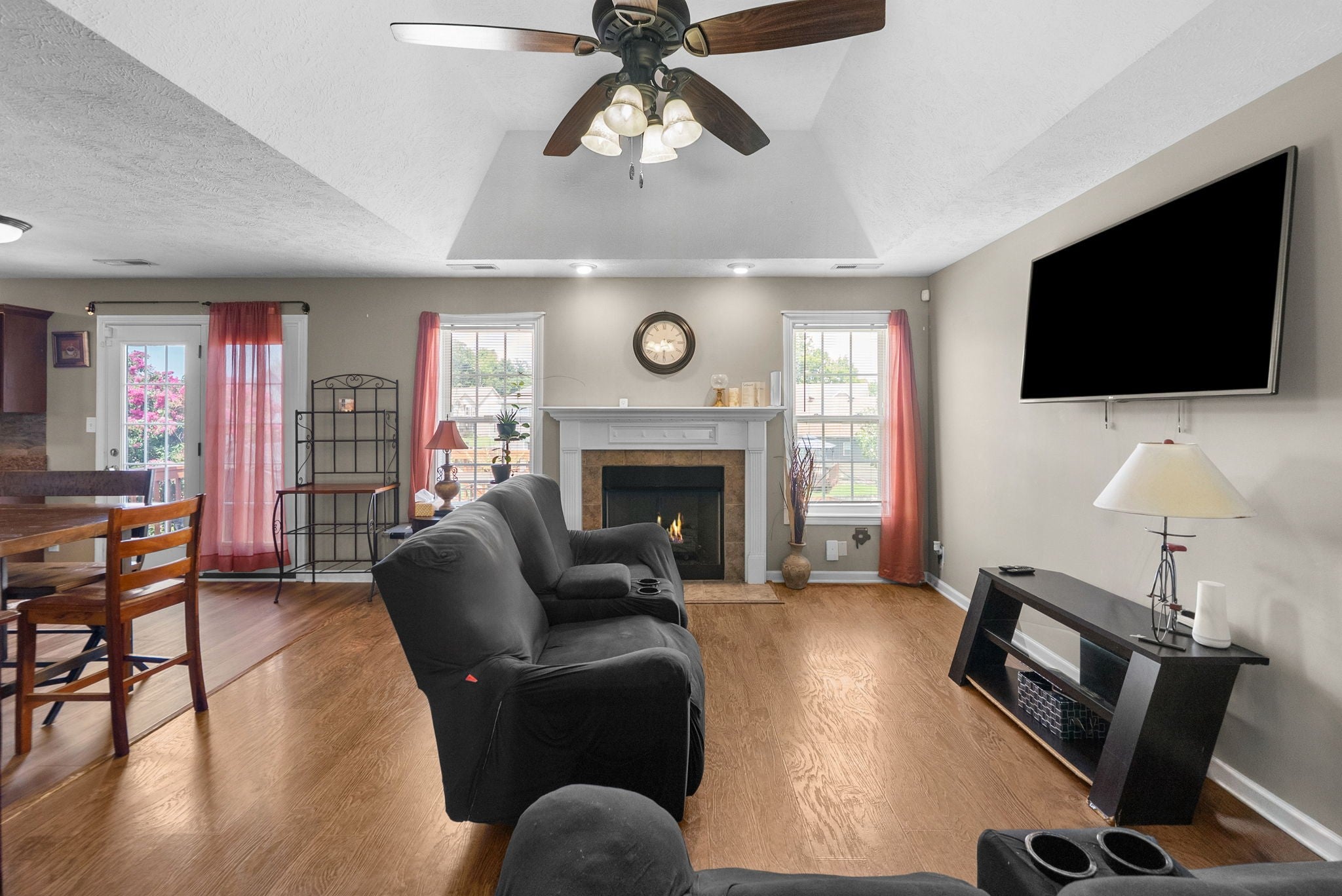 3625 Fox Den Ln