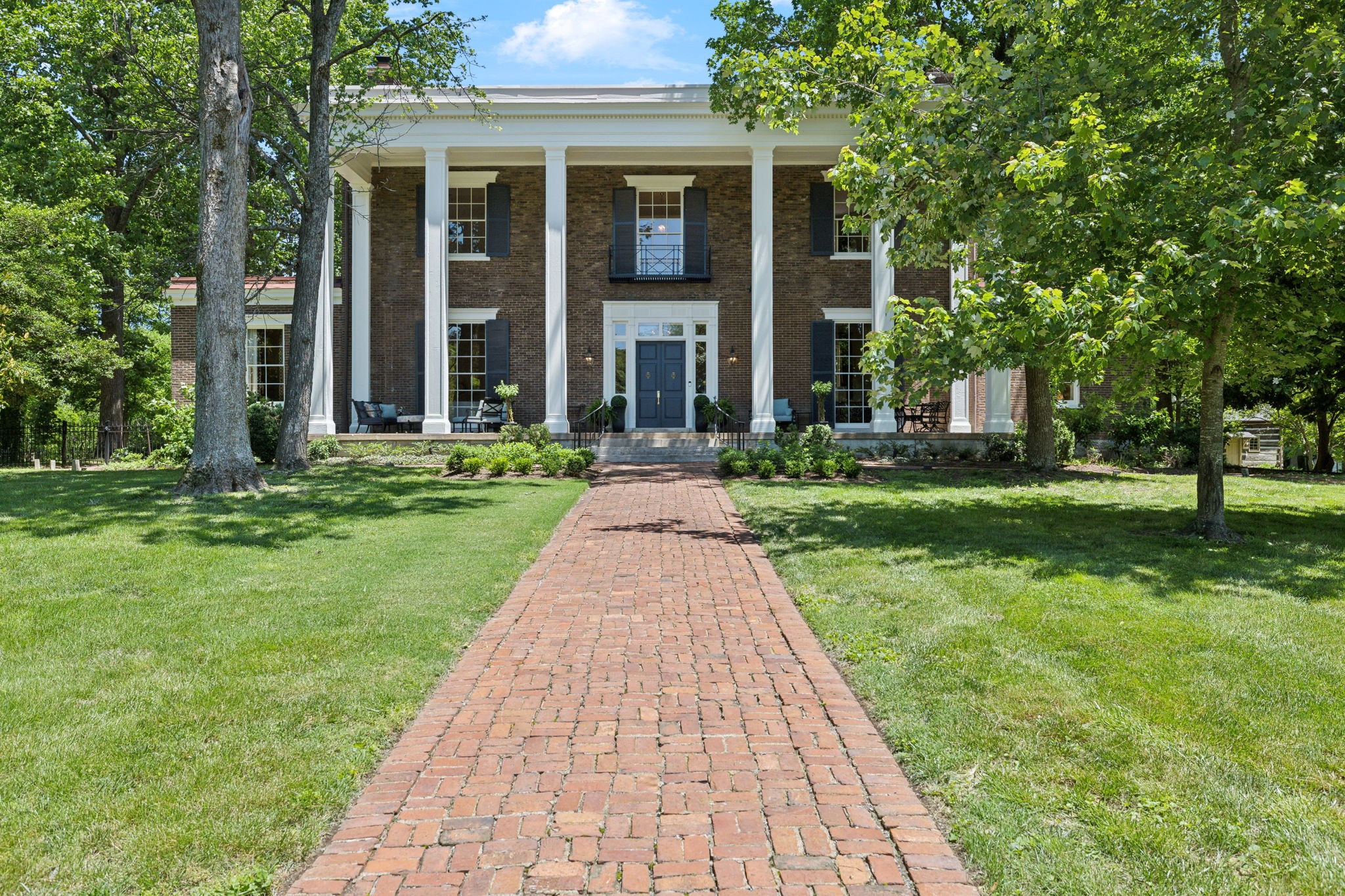 1800 Grey Pointe Dr