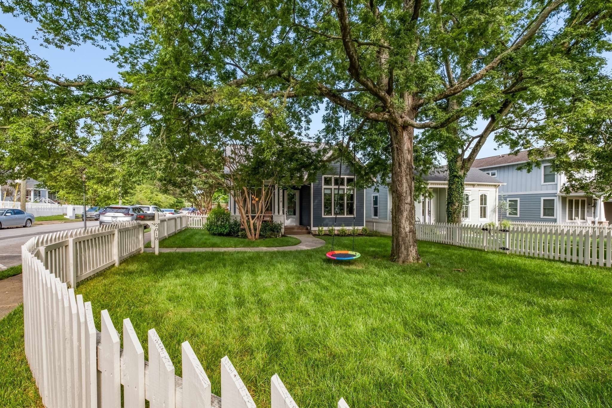 6-bed listing at 2018 10th Ave S, Nashville