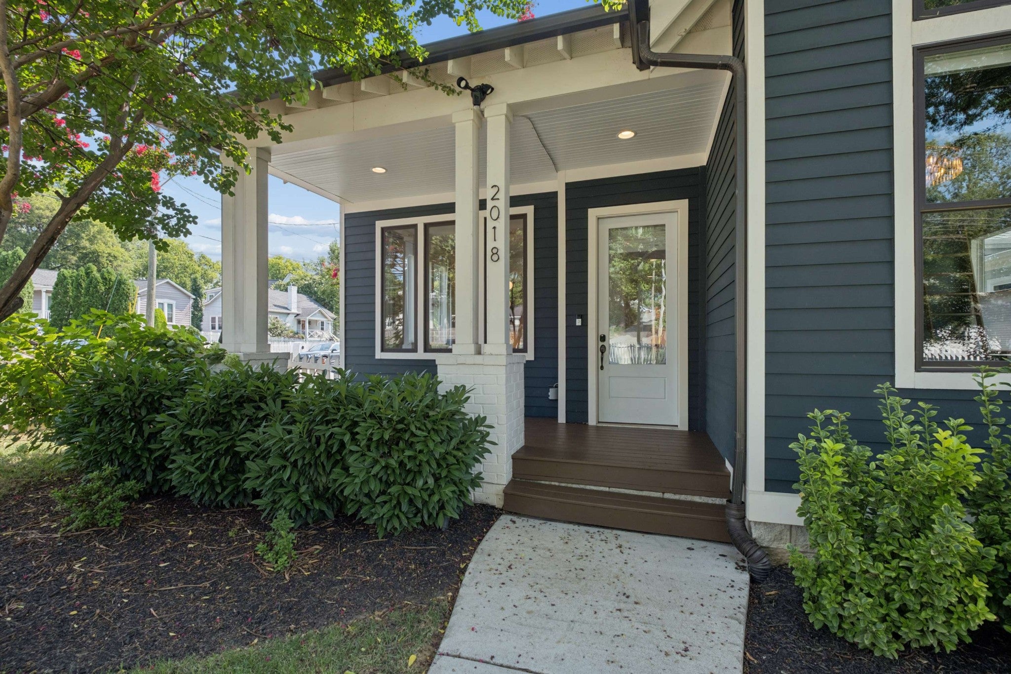 2018 10th Ave S