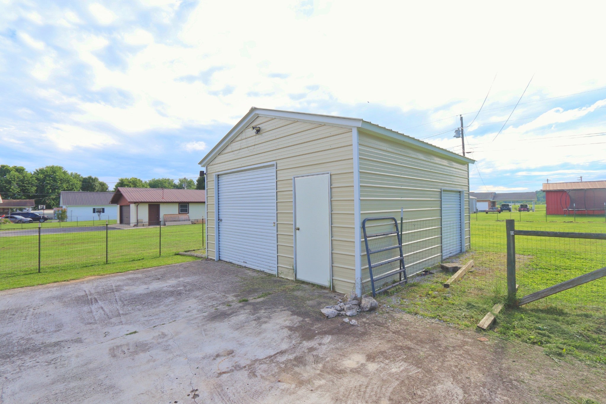 911 Parkway Dr