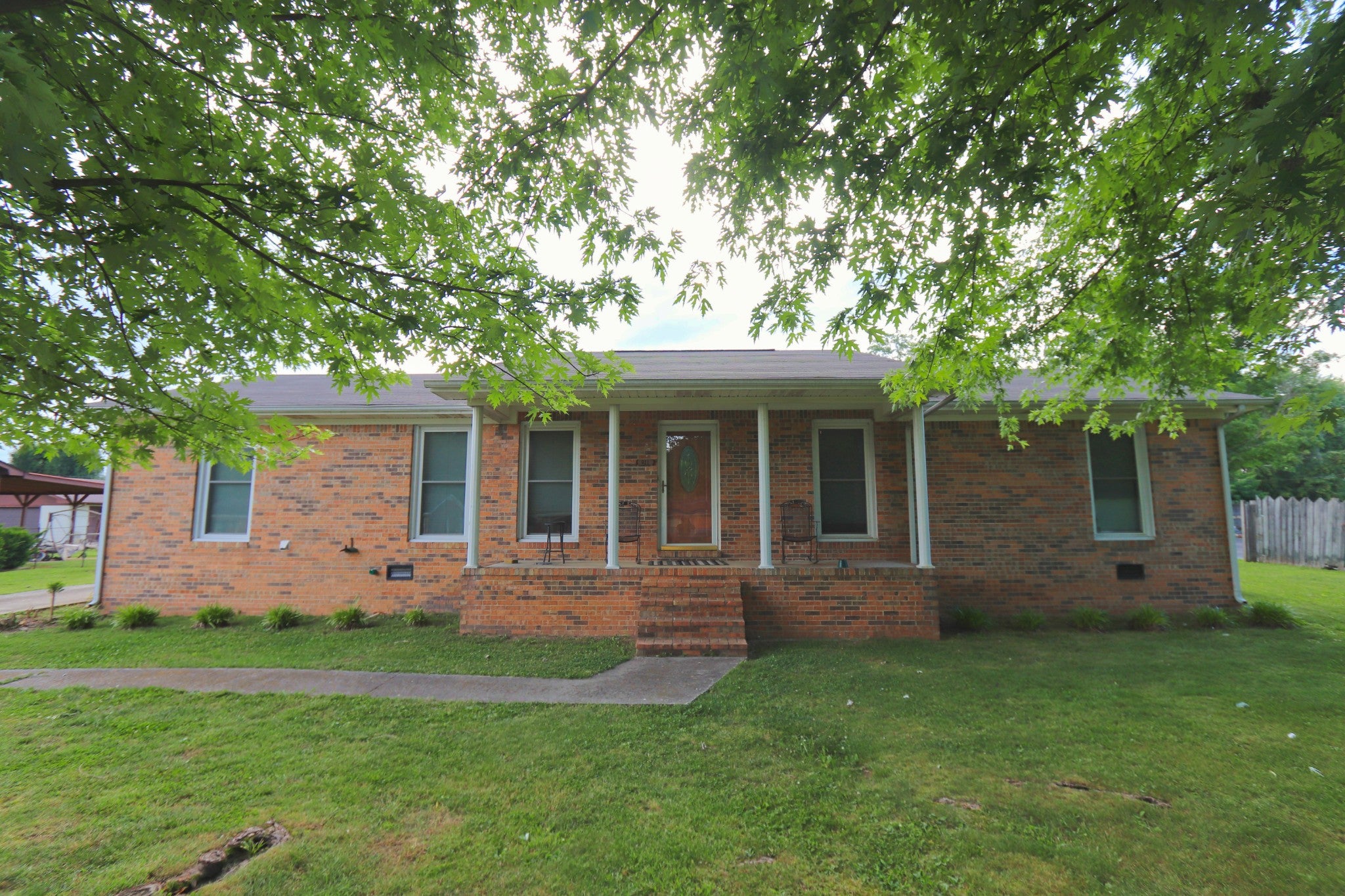 911 Parkway Dr