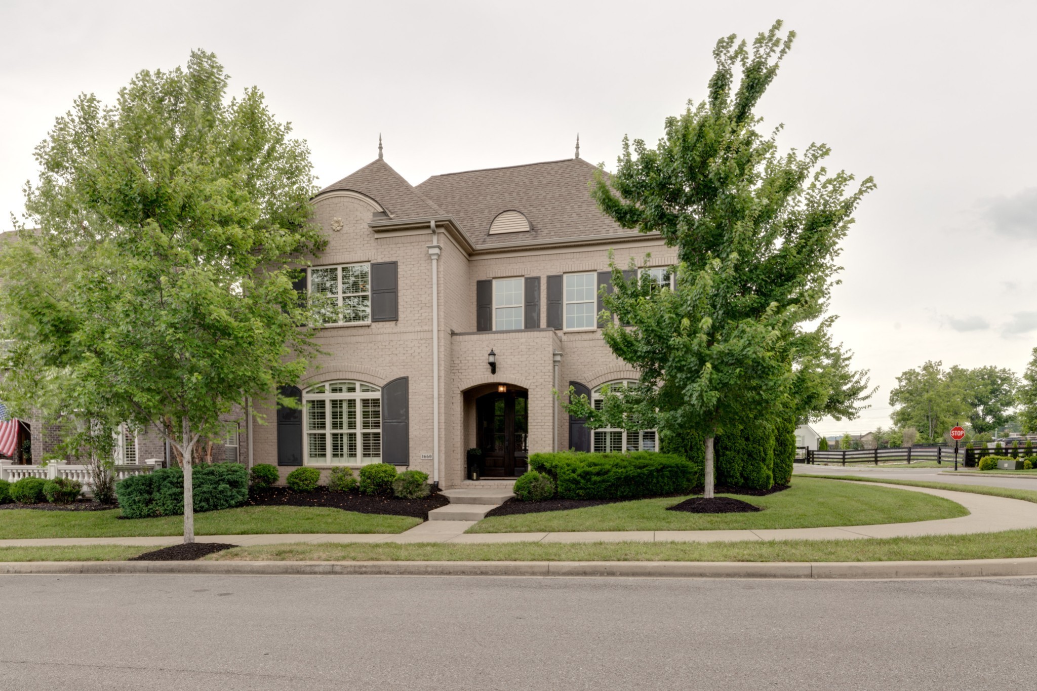 1660 Noah Ln