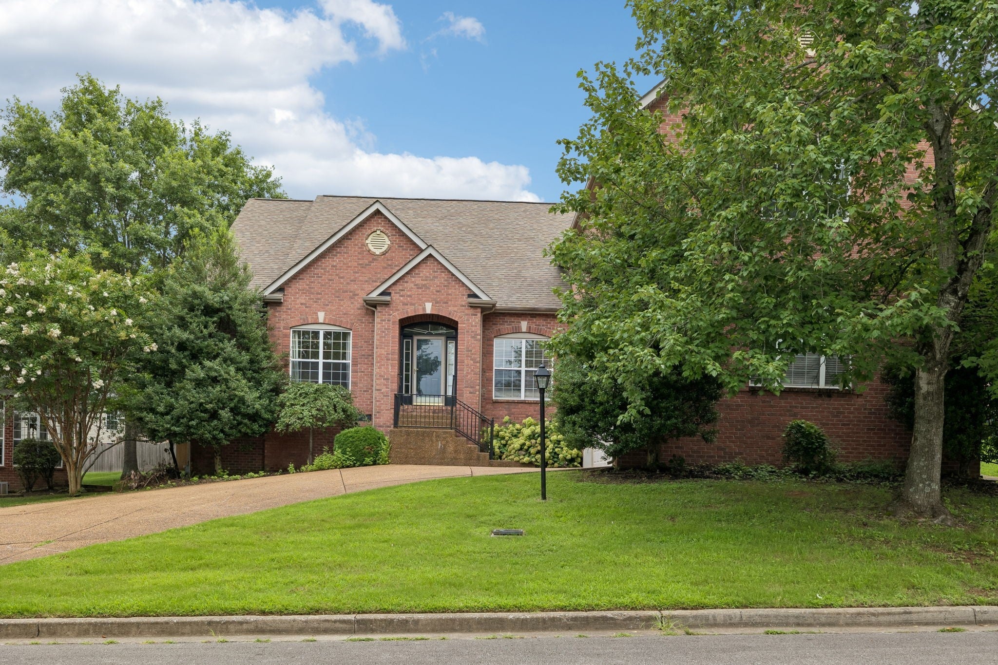 2205 Maple Grove Ln