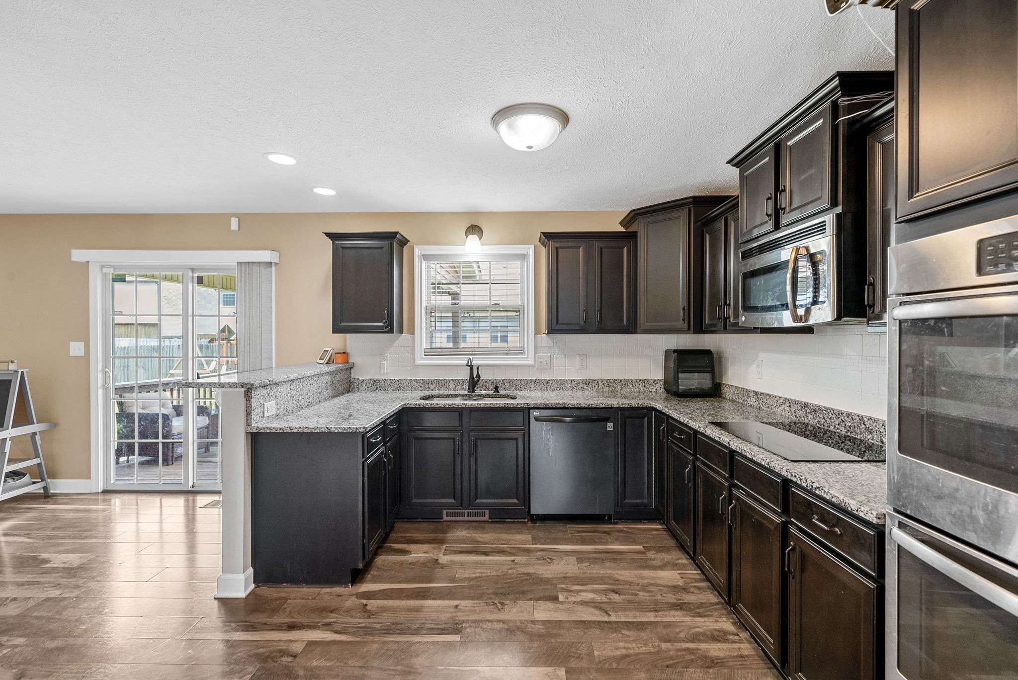 Clarksville, Tennessee 37040, United States, 4 Bedrooms Bedrooms, ,3 BathroomsBathrooms,Residential,Active,162705