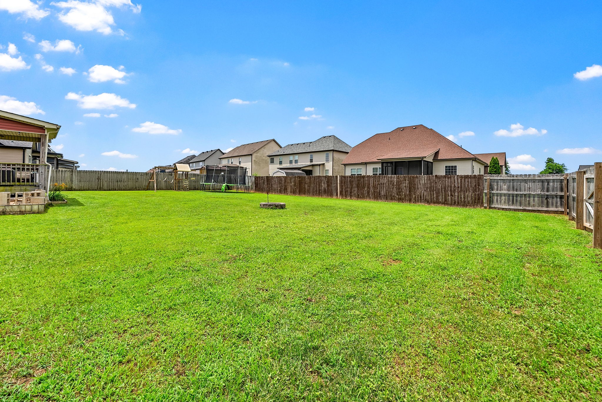 Clarksville, Tennessee 37040, United States, 4 Bedrooms Bedrooms, ,3 BathroomsBathrooms,Residential,Active,162705