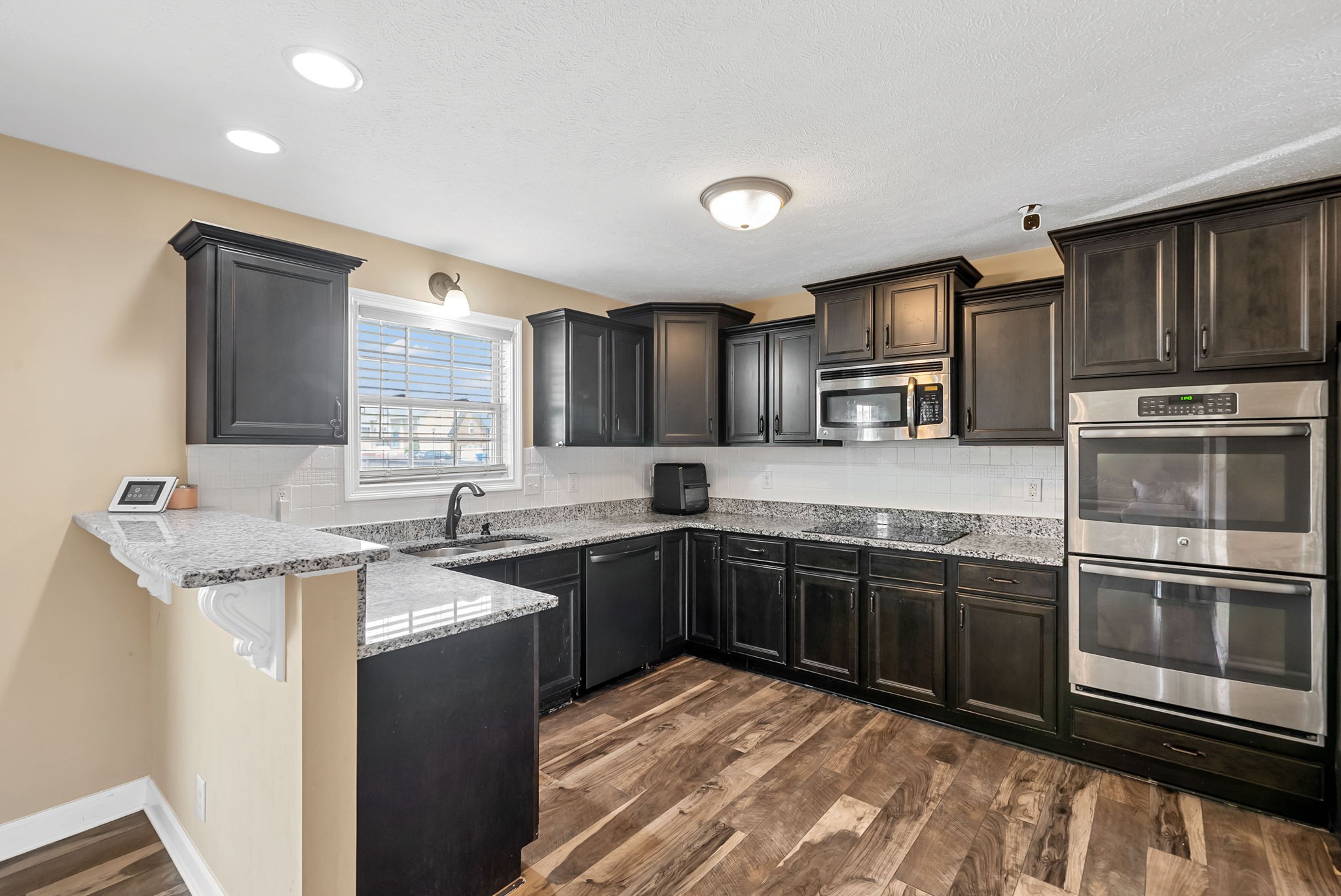 Clarksville, Tennessee 37040, United States, 4 Bedrooms Bedrooms, ,3 BathroomsBathrooms,Residential,Active,162705