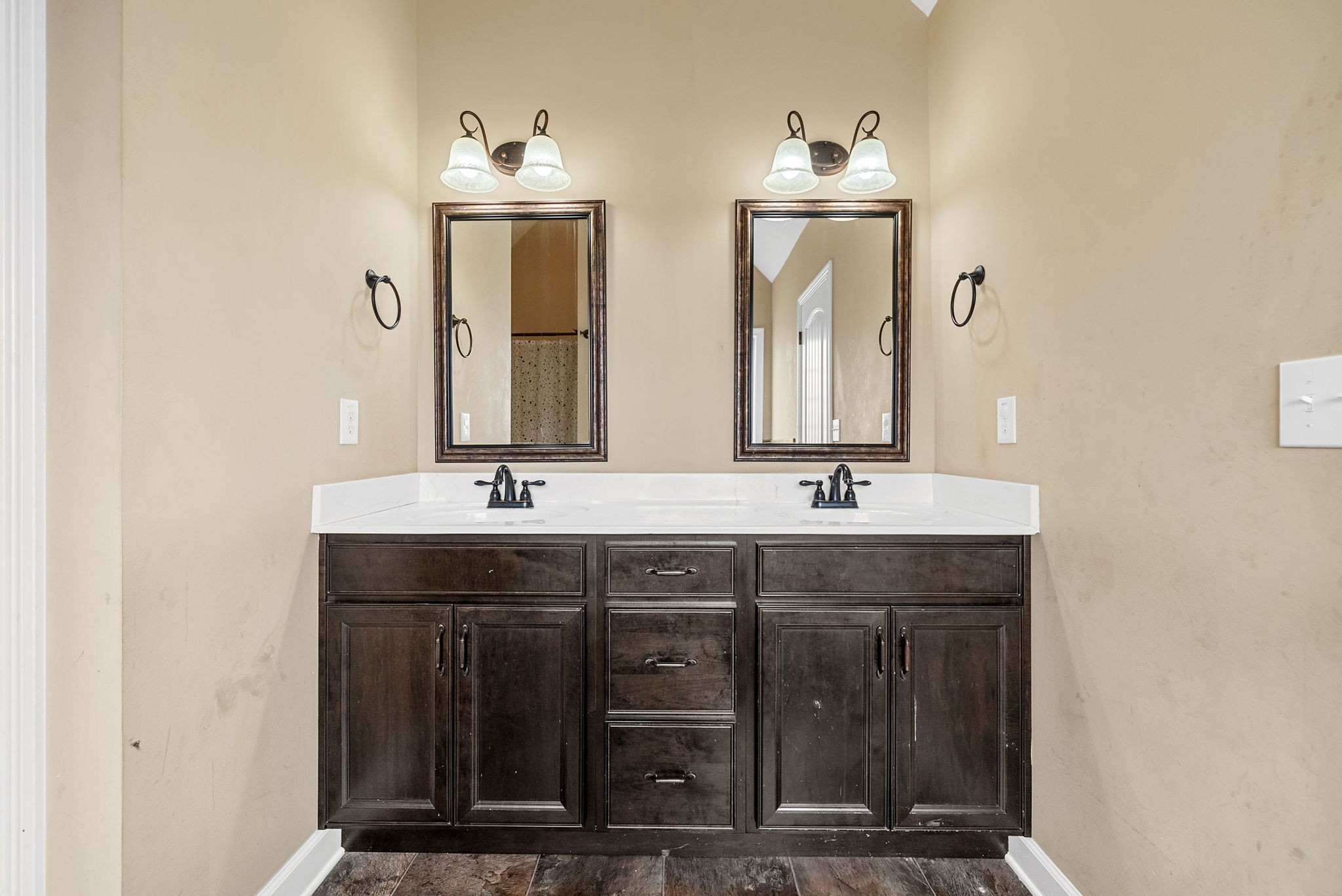 Clarksville, Tennessee 37040, United States, 4 Bedrooms Bedrooms, ,3 BathroomsBathrooms,Residential,Active,162705