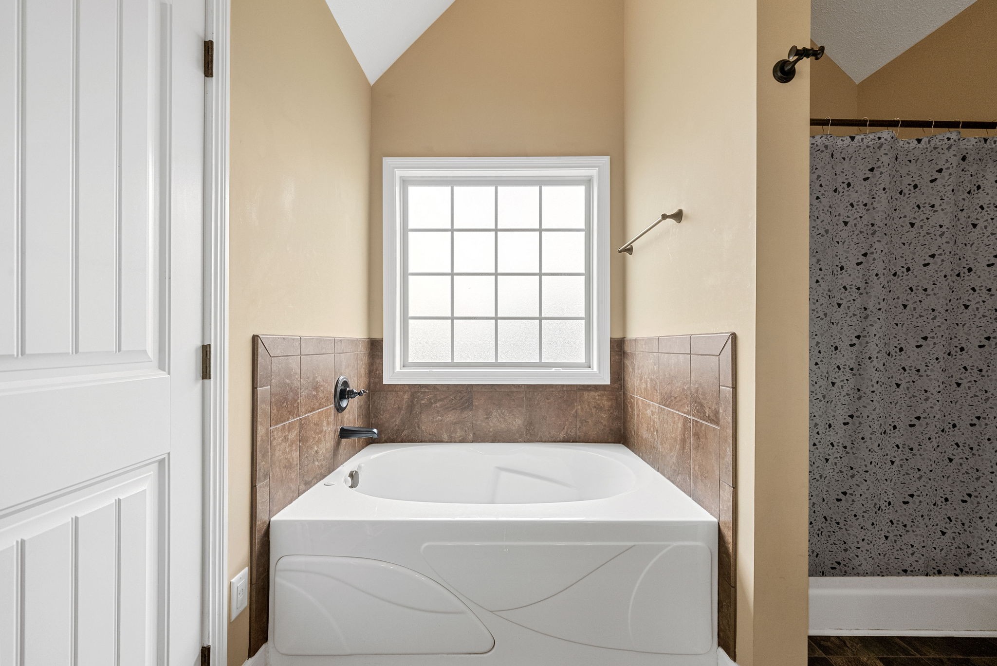 Clarksville, Tennessee 37040, United States, 4 Bedrooms Bedrooms, ,3 BathroomsBathrooms,Residential,Active,162705