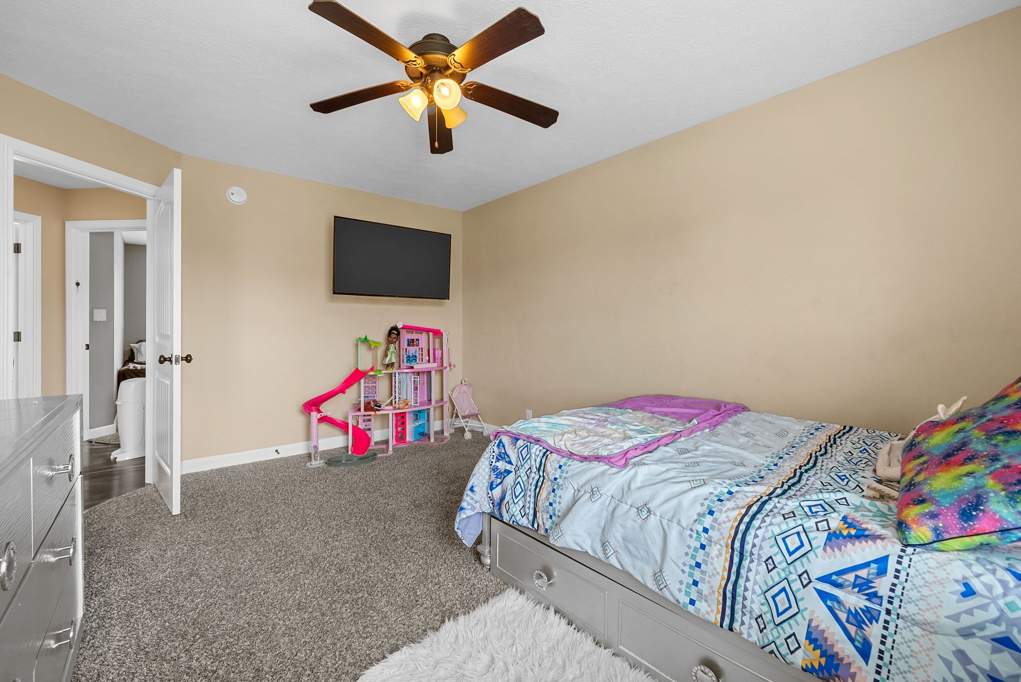 Clarksville, Tennessee 37040, United States, 4 Bedrooms Bedrooms, ,3 BathroomsBathrooms,Residential,Active,162705