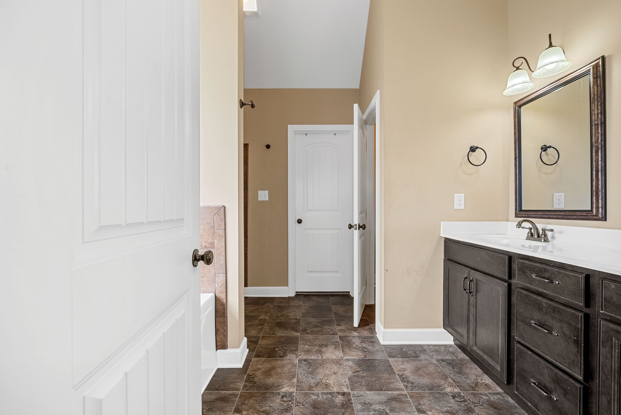 Clarksville, Tennessee 37040, United States, 4 Bedrooms Bedrooms, ,3 BathroomsBathrooms,Residential,Active,162705