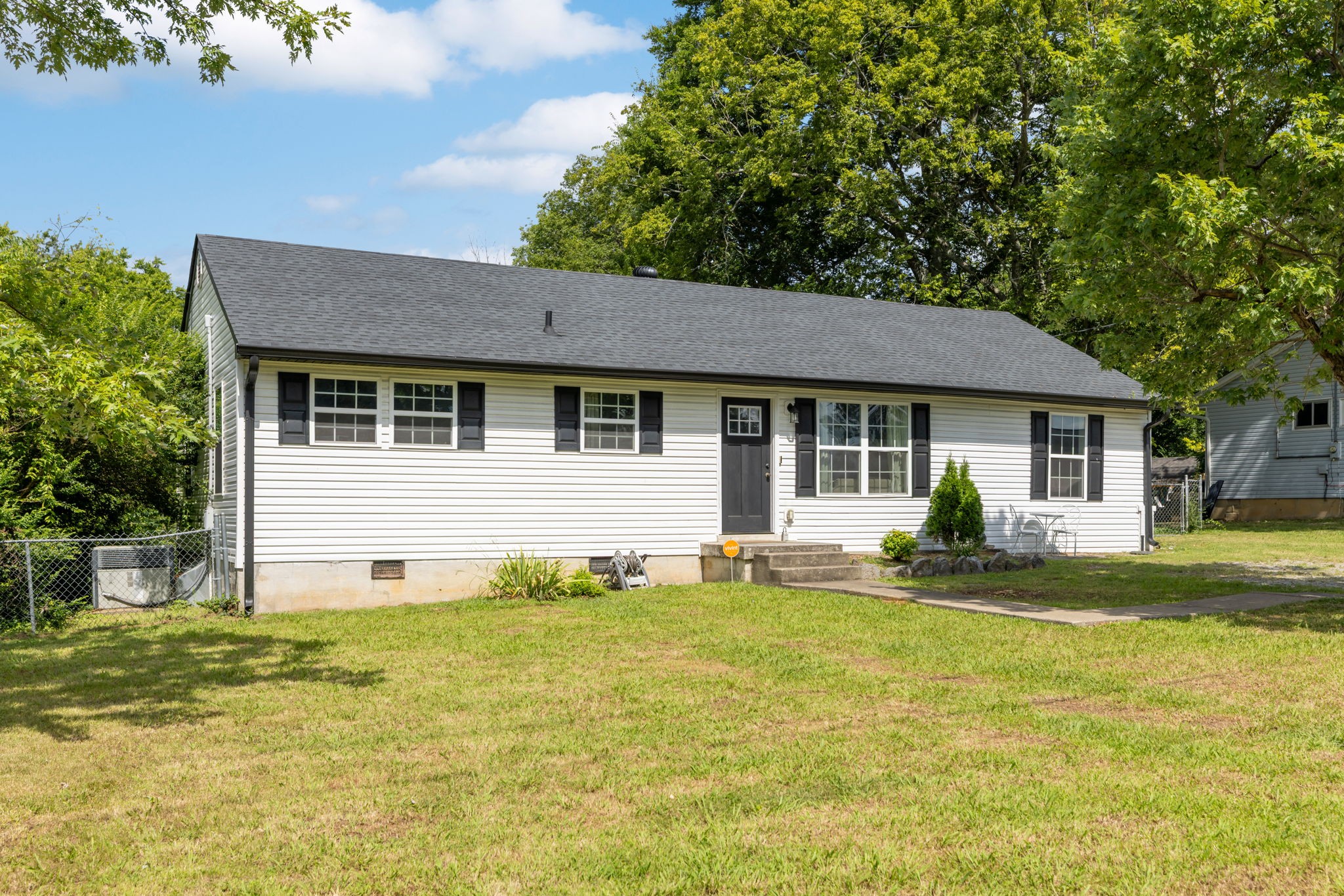418 Woods Ave N