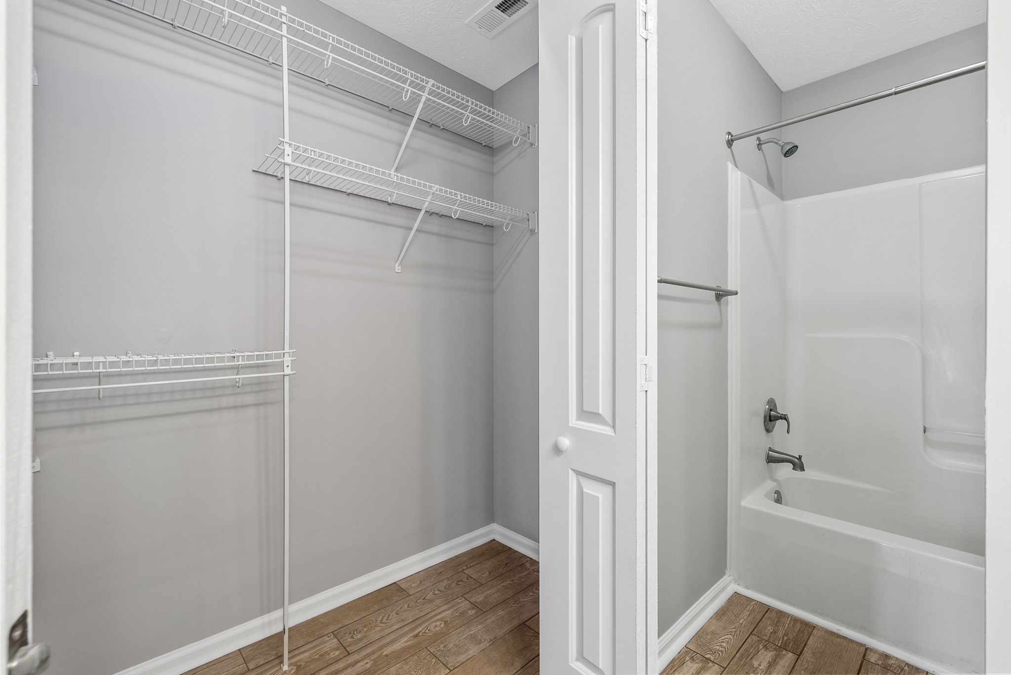 Clarksville, Tennessee 37040, United States, 3 Bedrooms Bedrooms, ,2 BathroomsBathrooms,Residential,Active,157295