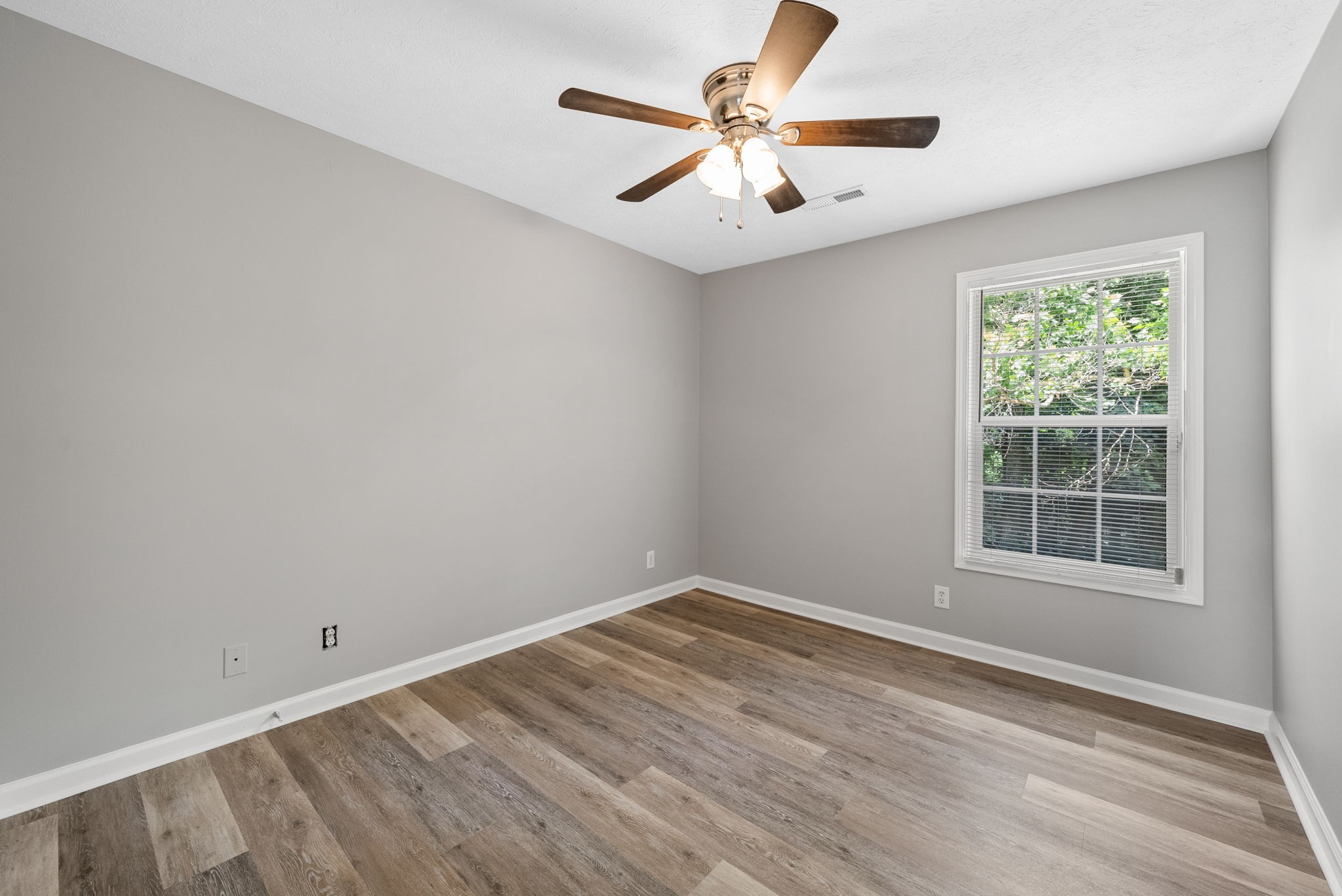 Clarksville, Tennessee 37040, United States, 3 Bedrooms Bedrooms, ,2 BathroomsBathrooms,Residential,Active,157295