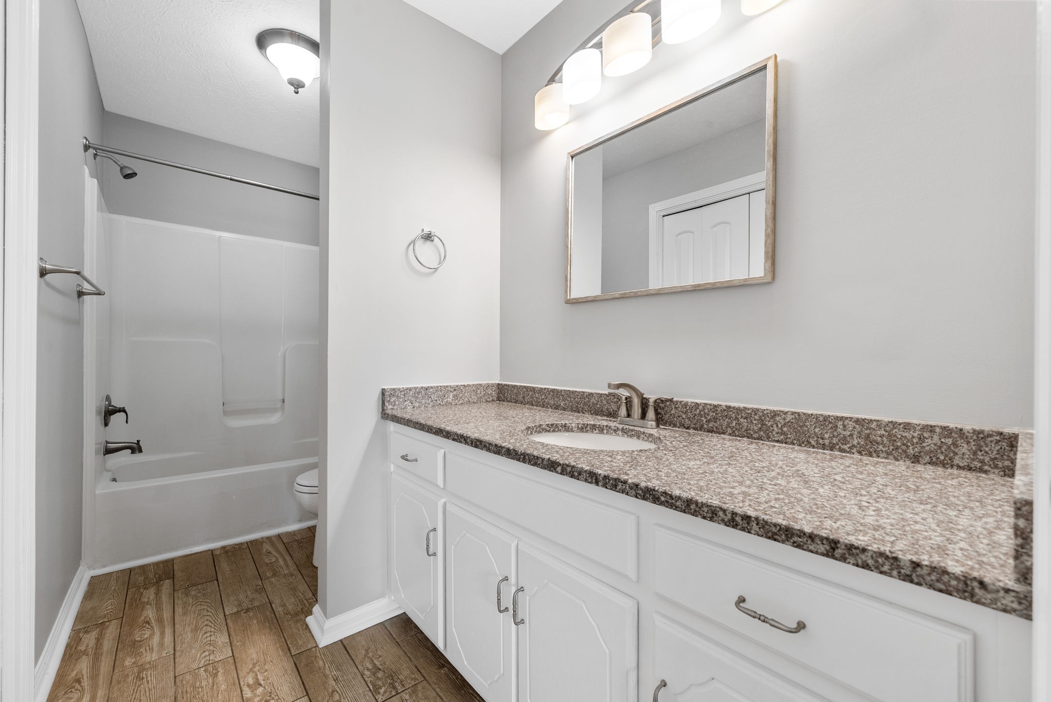 Clarksville, Tennessee 37040, United States, 3 Bedrooms Bedrooms, ,2 BathroomsBathrooms,Residential,Active,157295