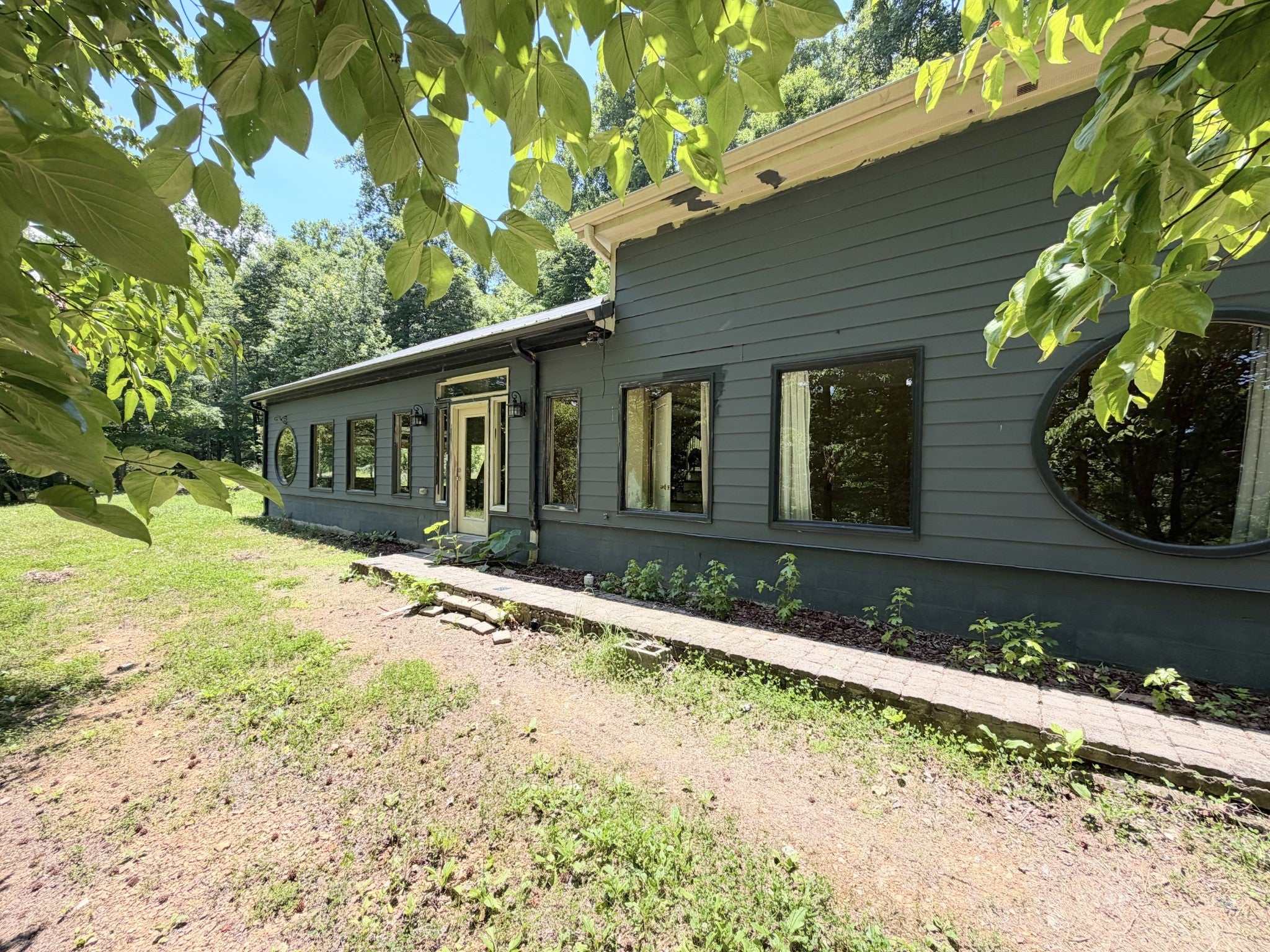 4033 New Highway 96 W