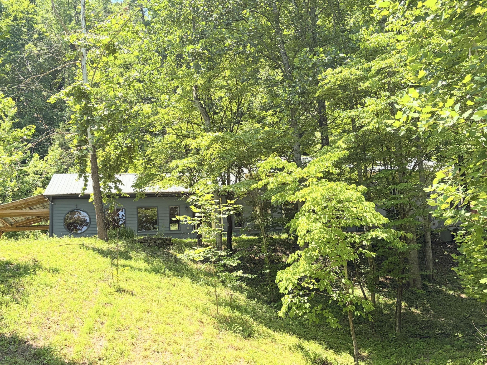 4033 New Highway 96 W