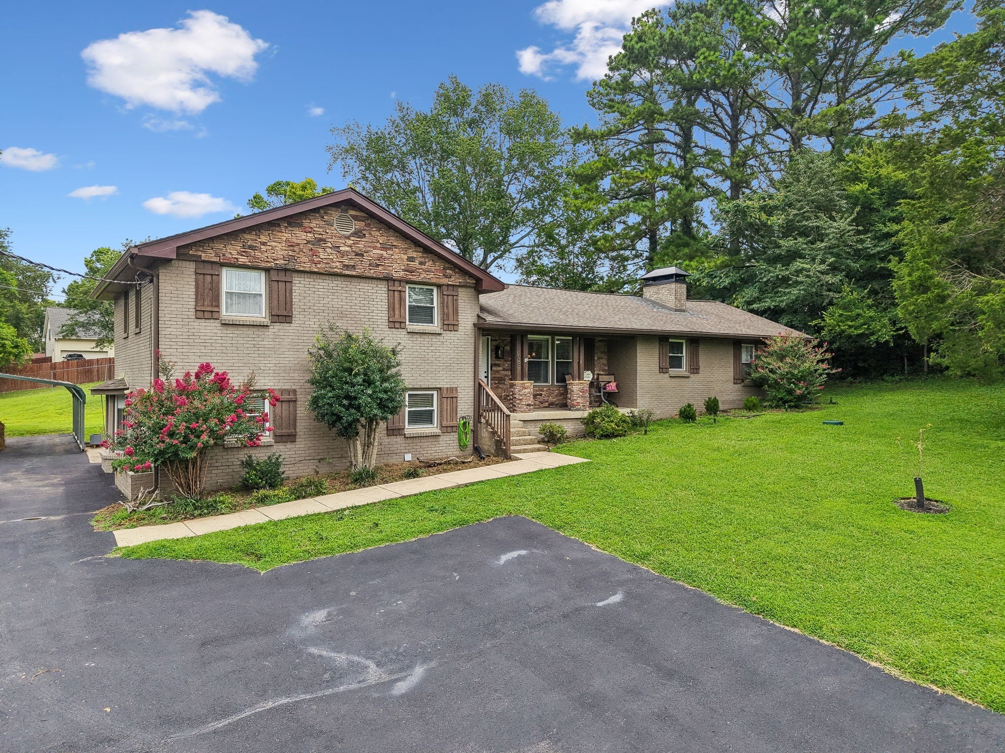 708 Glen Oaks Dr