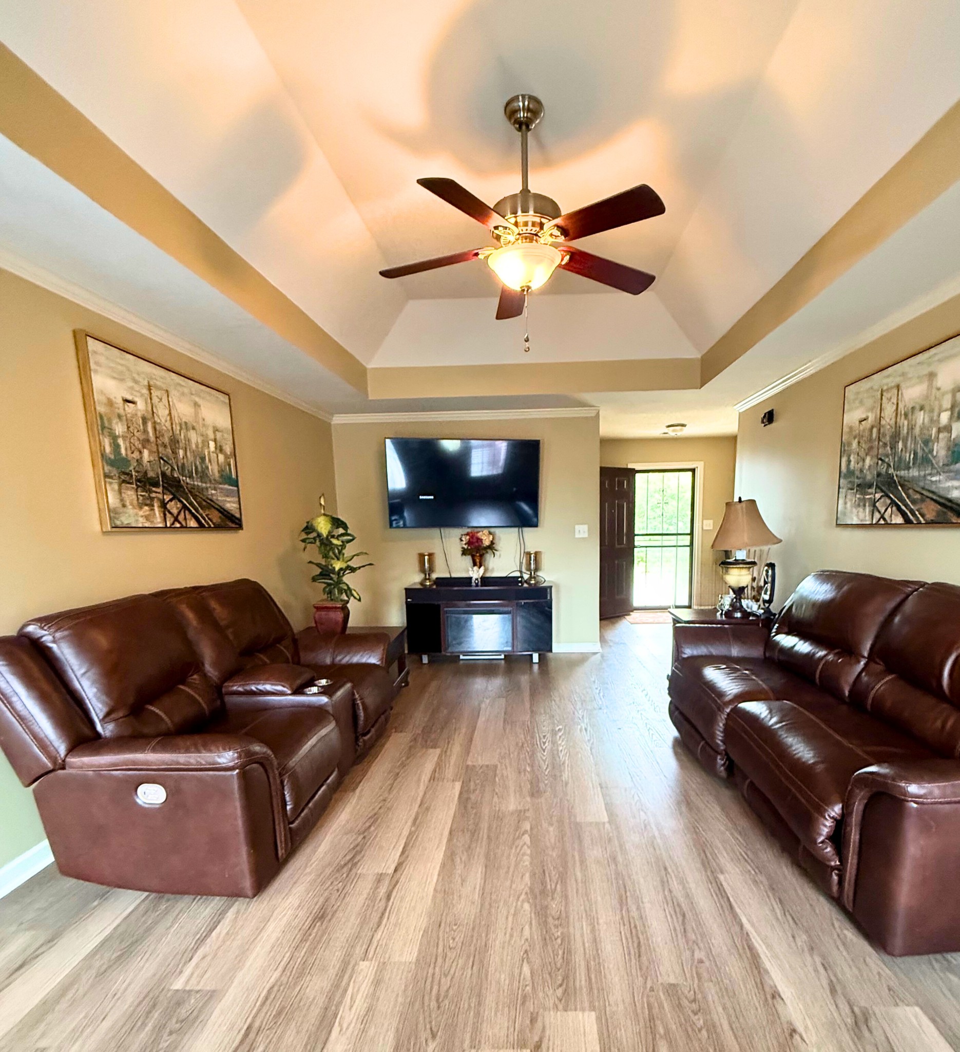 344 Chalet Cir