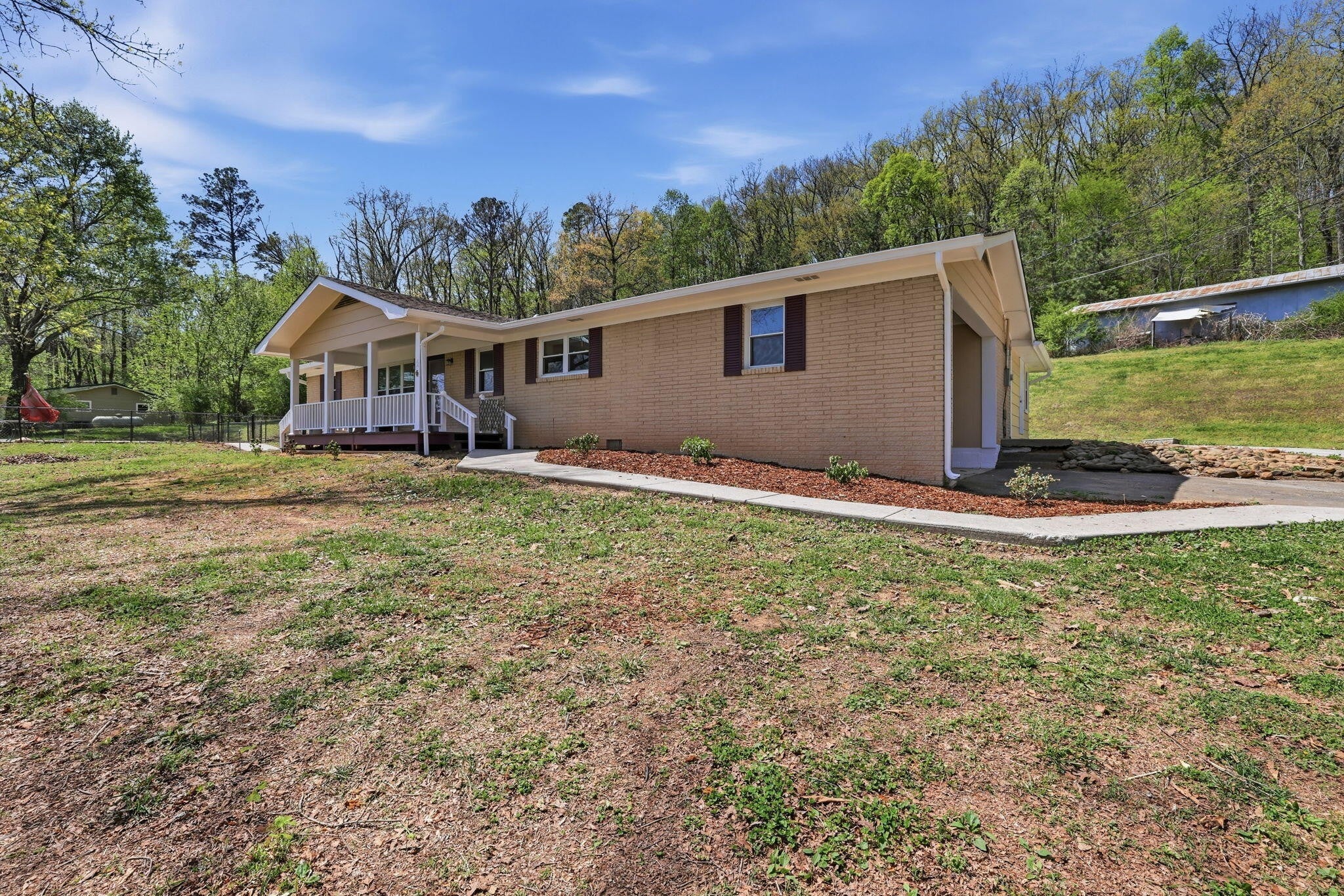 662 Red Hill Valley Road SE