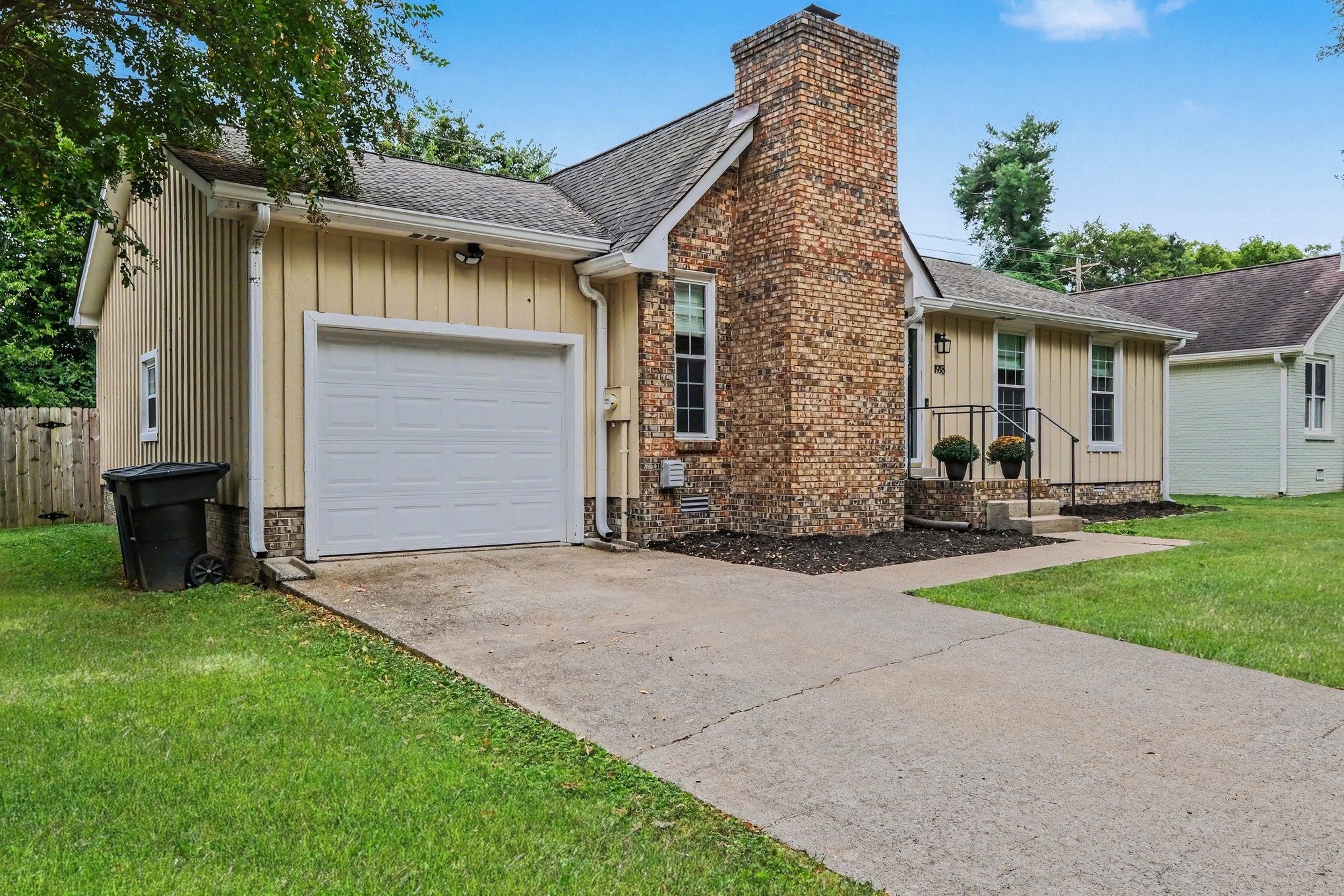 1918 Redbud Ct - Photo 4
