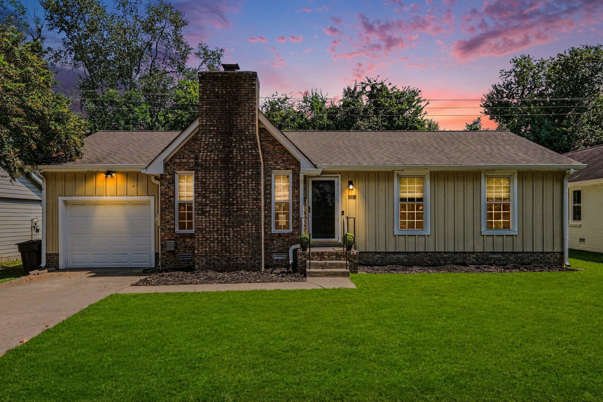 1918 Redbud Ct - Photo 2
