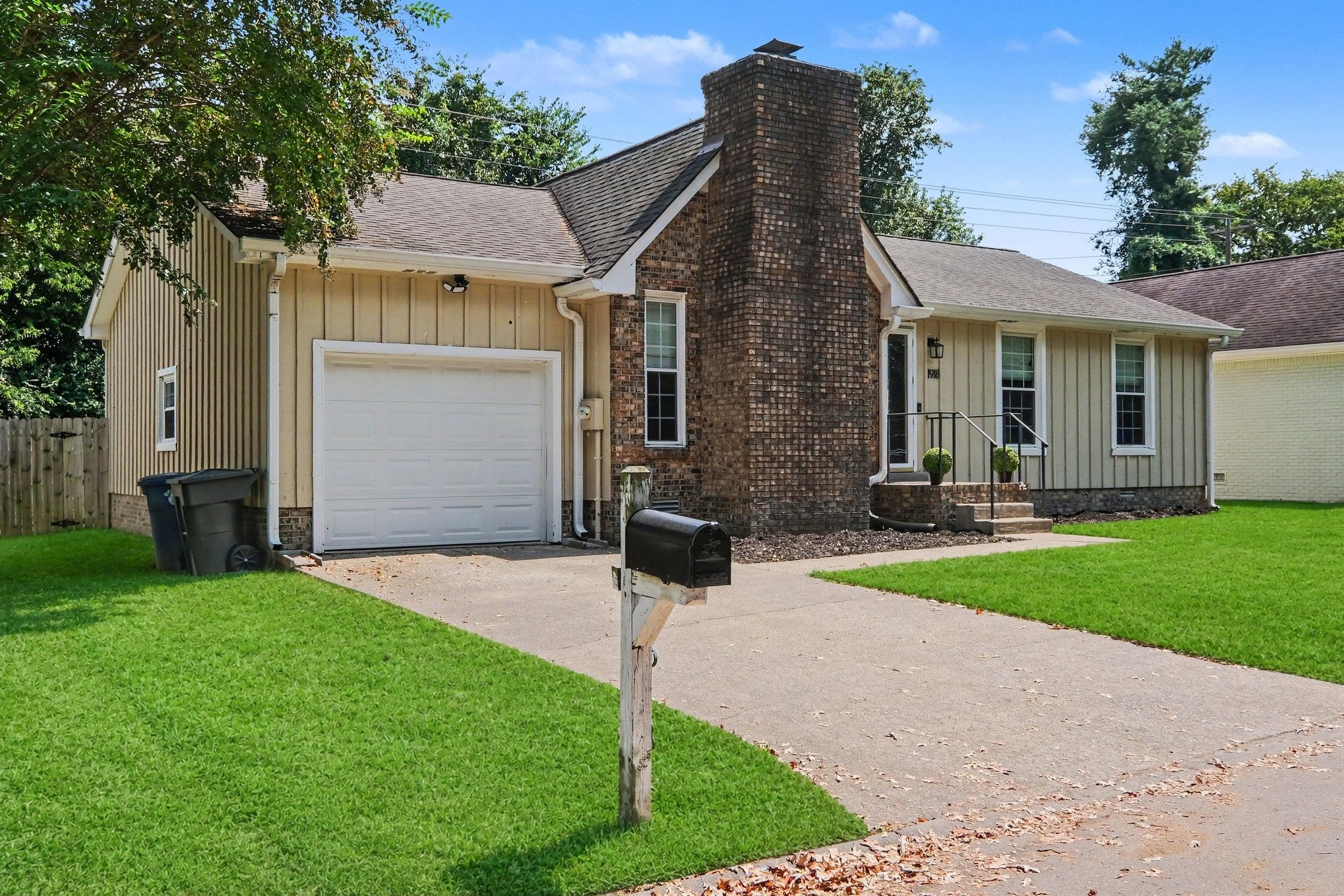 1918 Redbud Ct