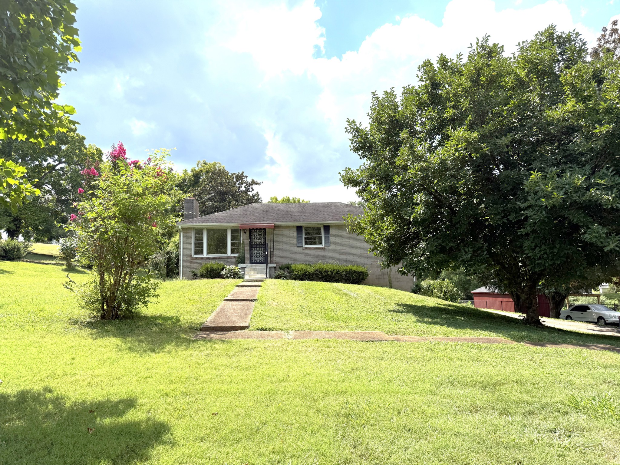 3921 Banbury Dr