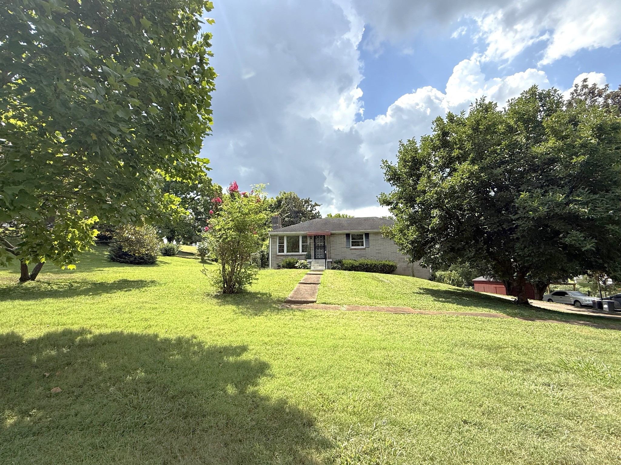 3921 Banbury Dr