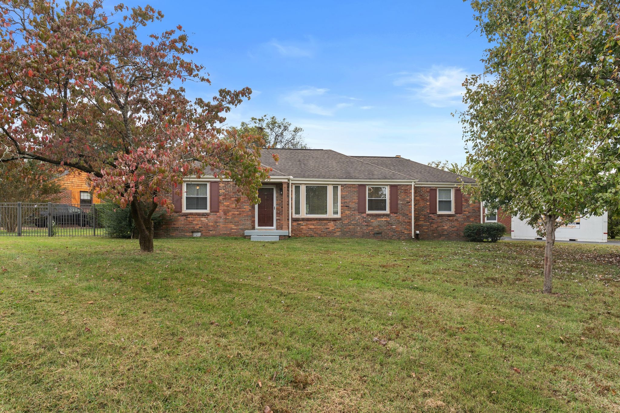 2205 Crestline Dr