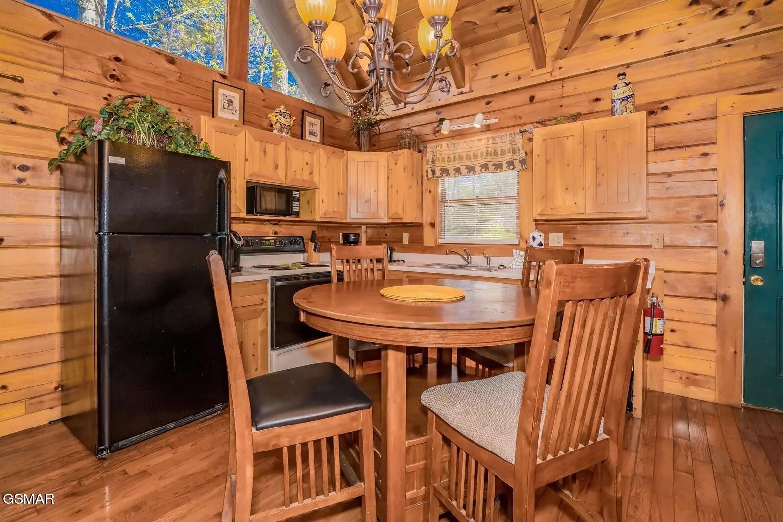 2449 Cedar Pass