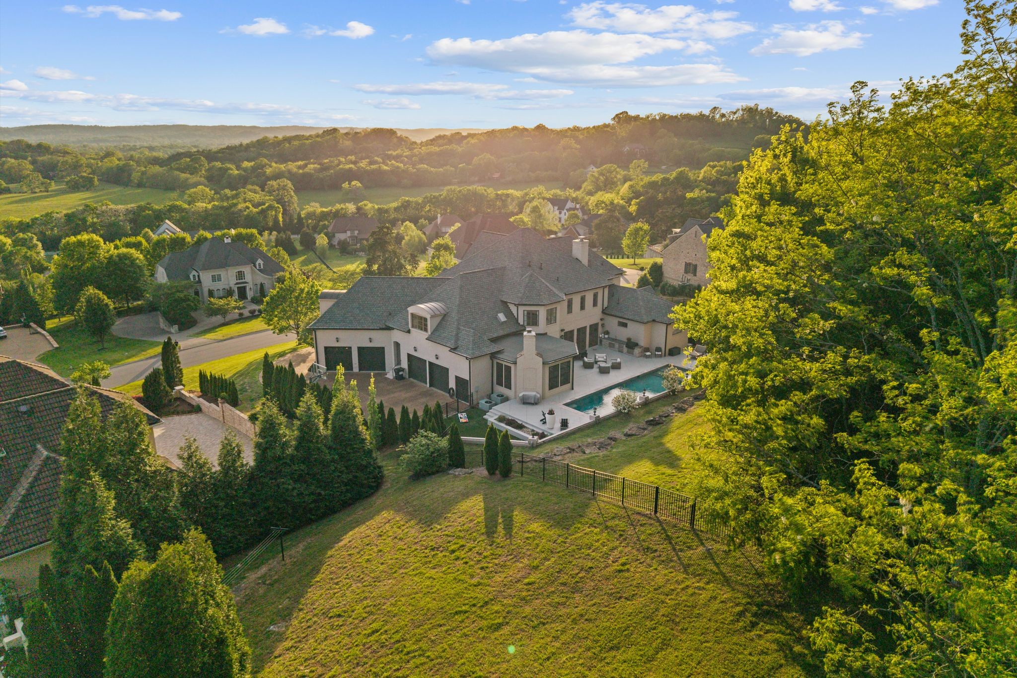 672 Legends Crest Dr