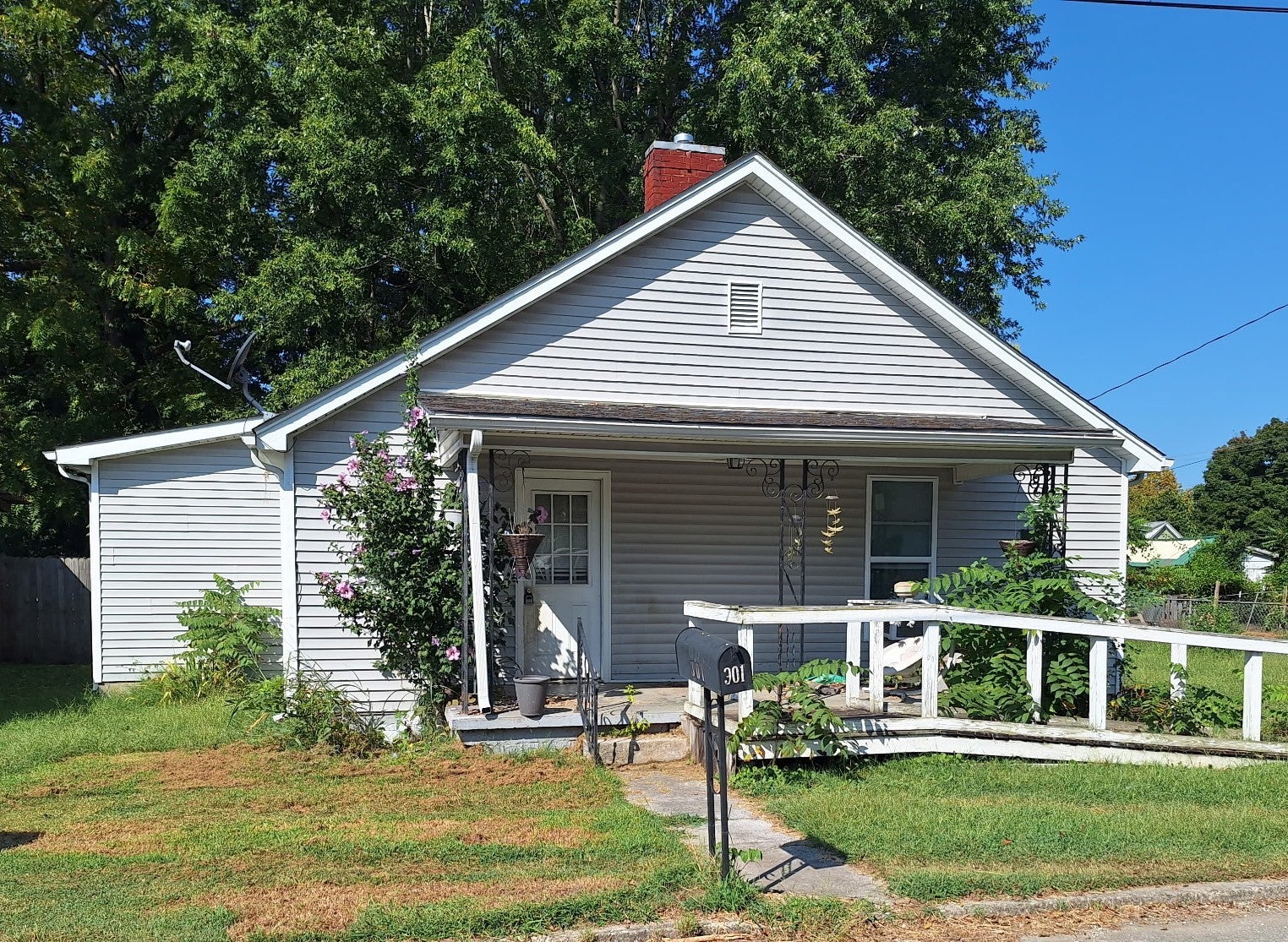 301 N Breathitt St